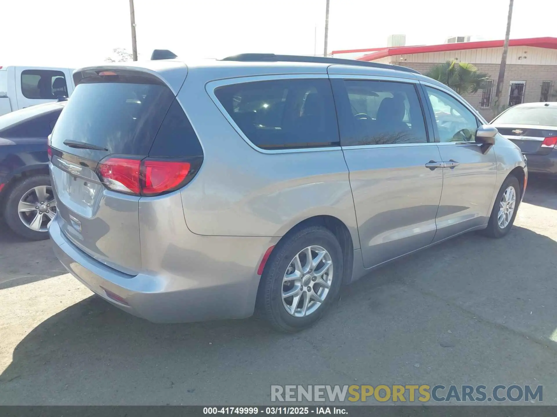 4 Photograph of a damaged car 2C4RC1DG8MR530692 CHRYSLER VOYAGER 2021