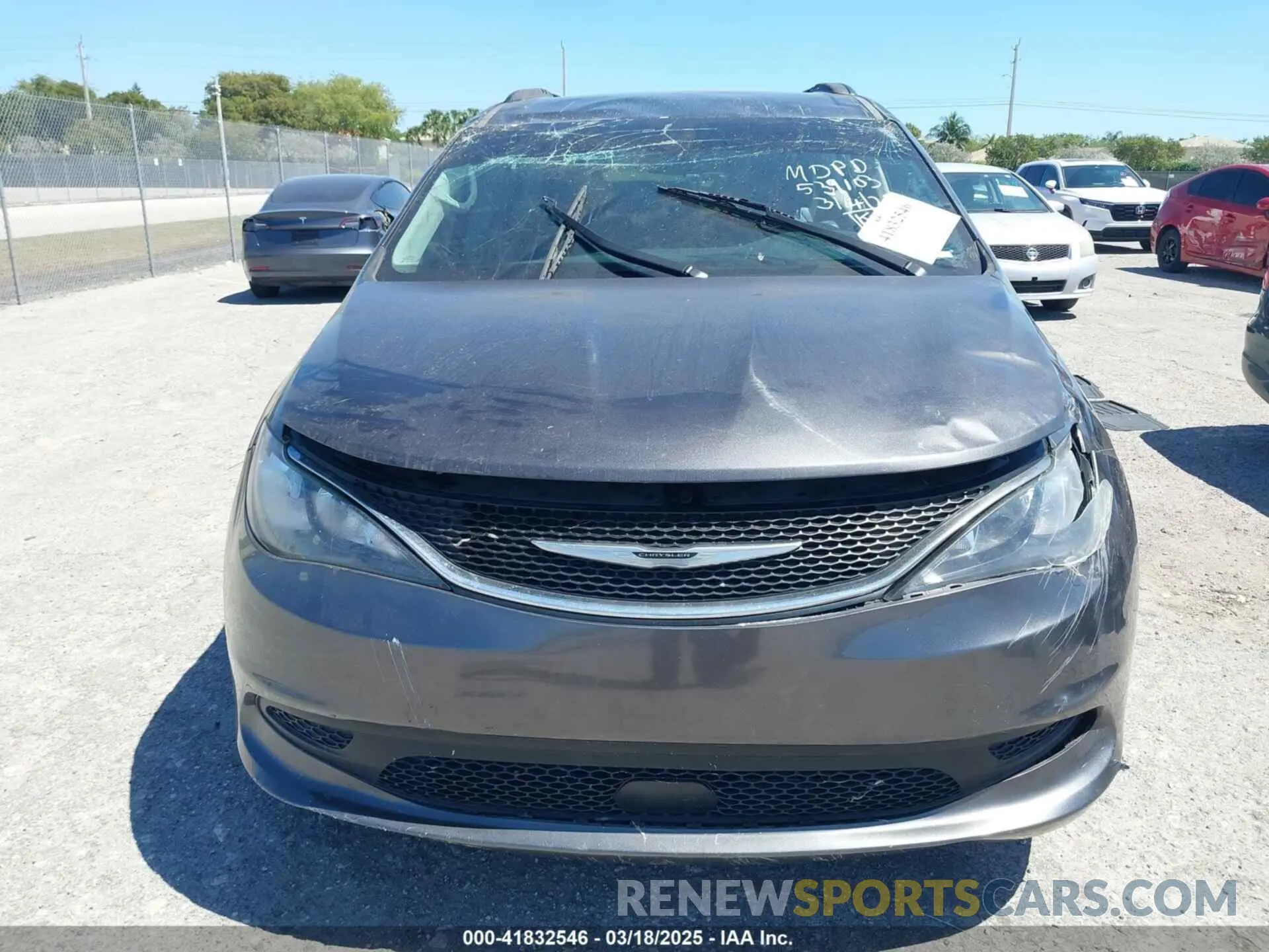 11 Photograph of a damaged car 2C4RC1DG8MR539103 CHRYSLER VOYAGER 2021