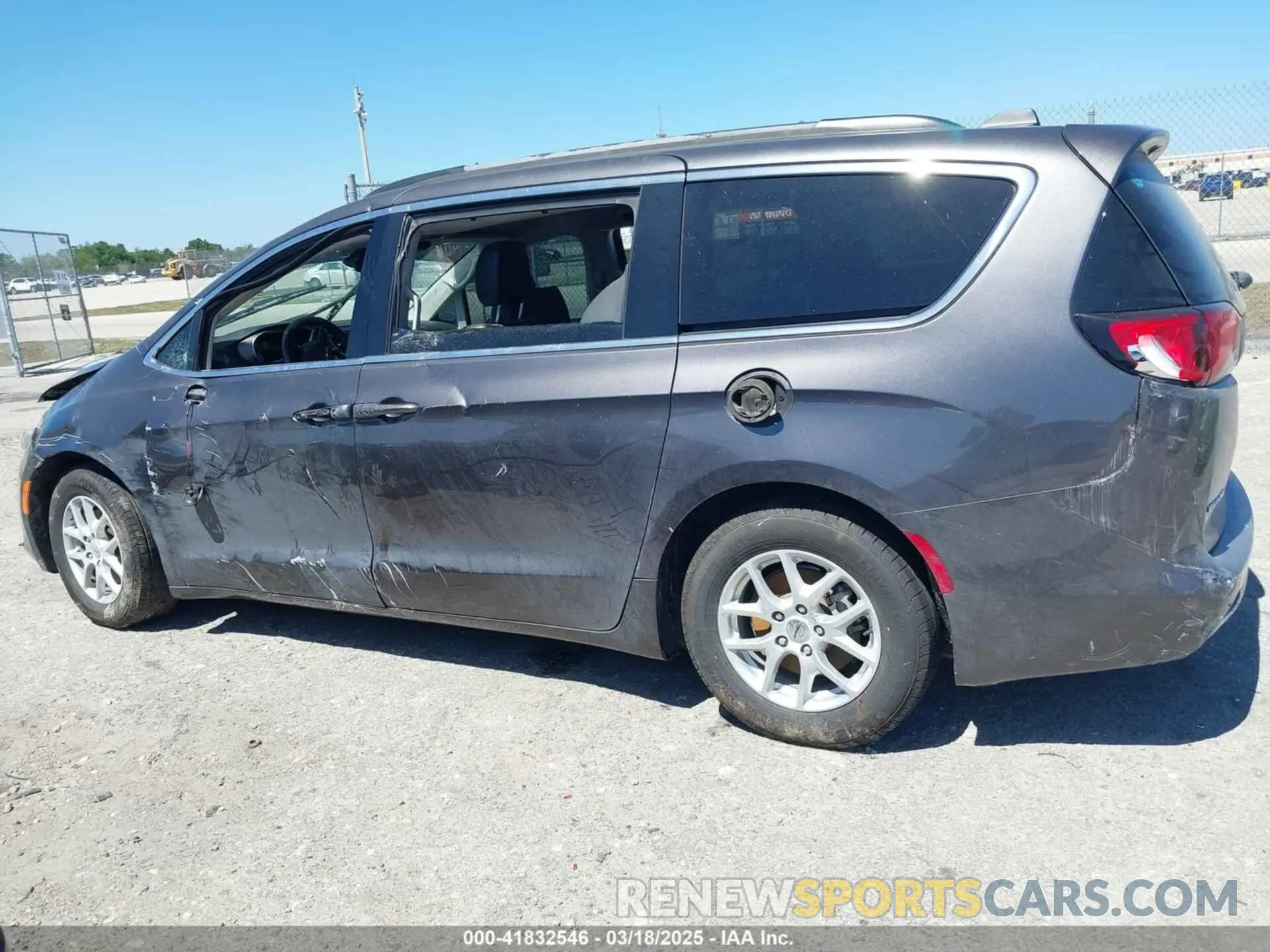 13 Photograph of a damaged car 2C4RC1DG8MR539103 CHRYSLER VOYAGER 2021