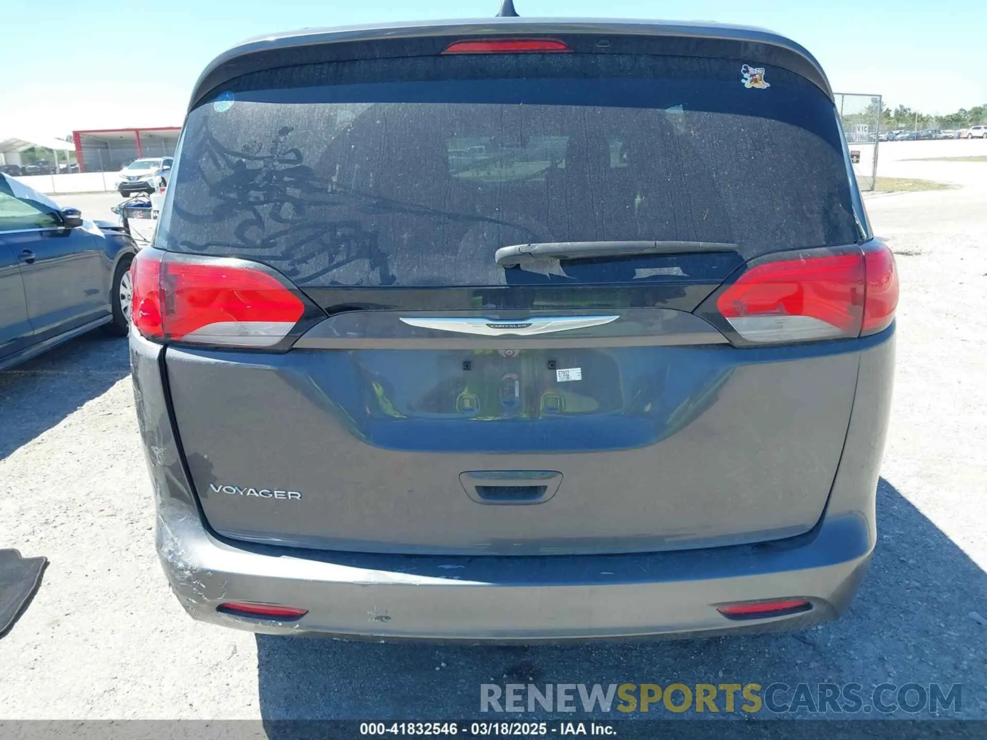 15 Photograph of a damaged car 2C4RC1DG8MR539103 CHRYSLER VOYAGER 2021