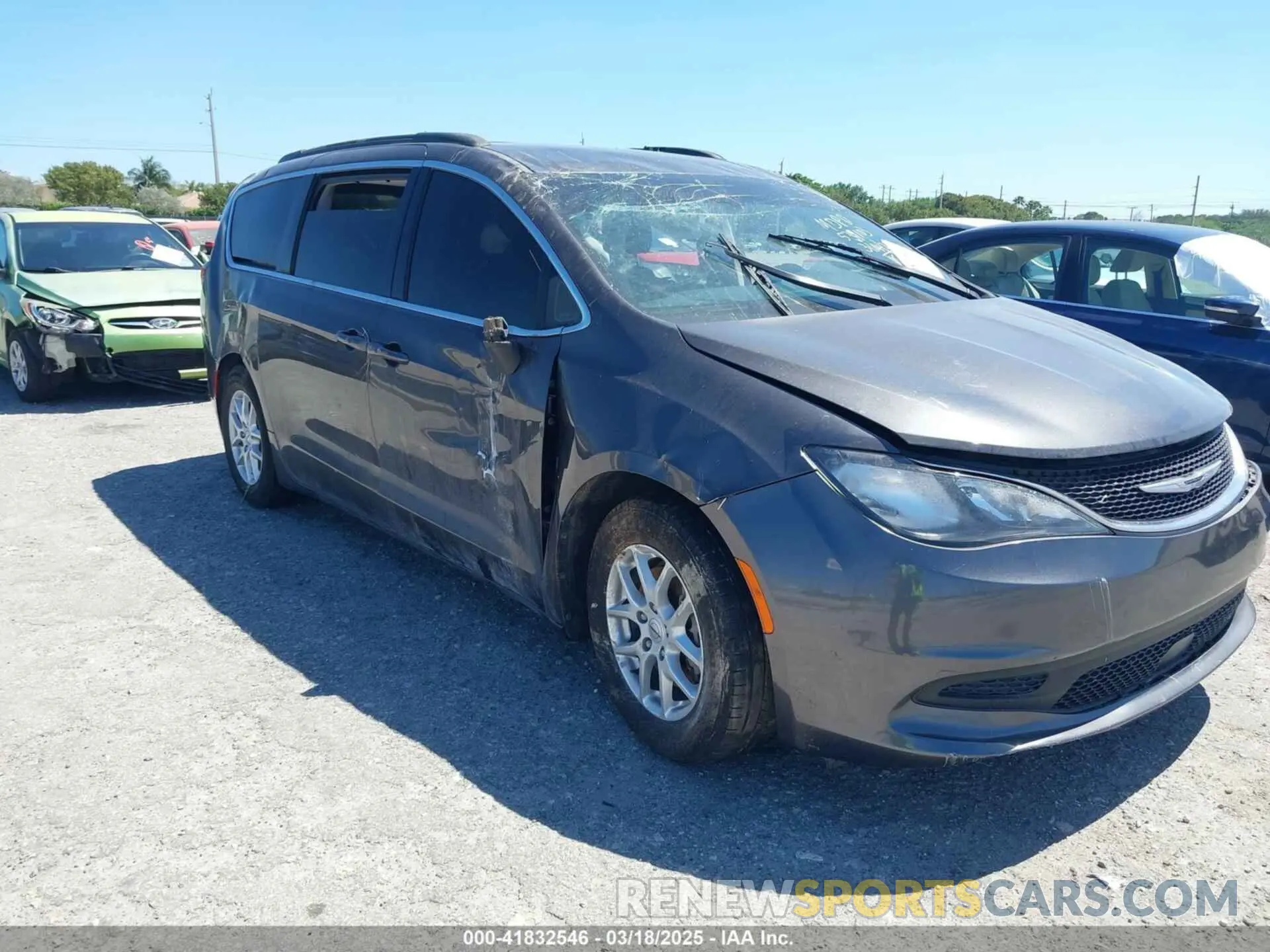17 Photograph of a damaged car 2C4RC1DG8MR539103 CHRYSLER VOYAGER 2021