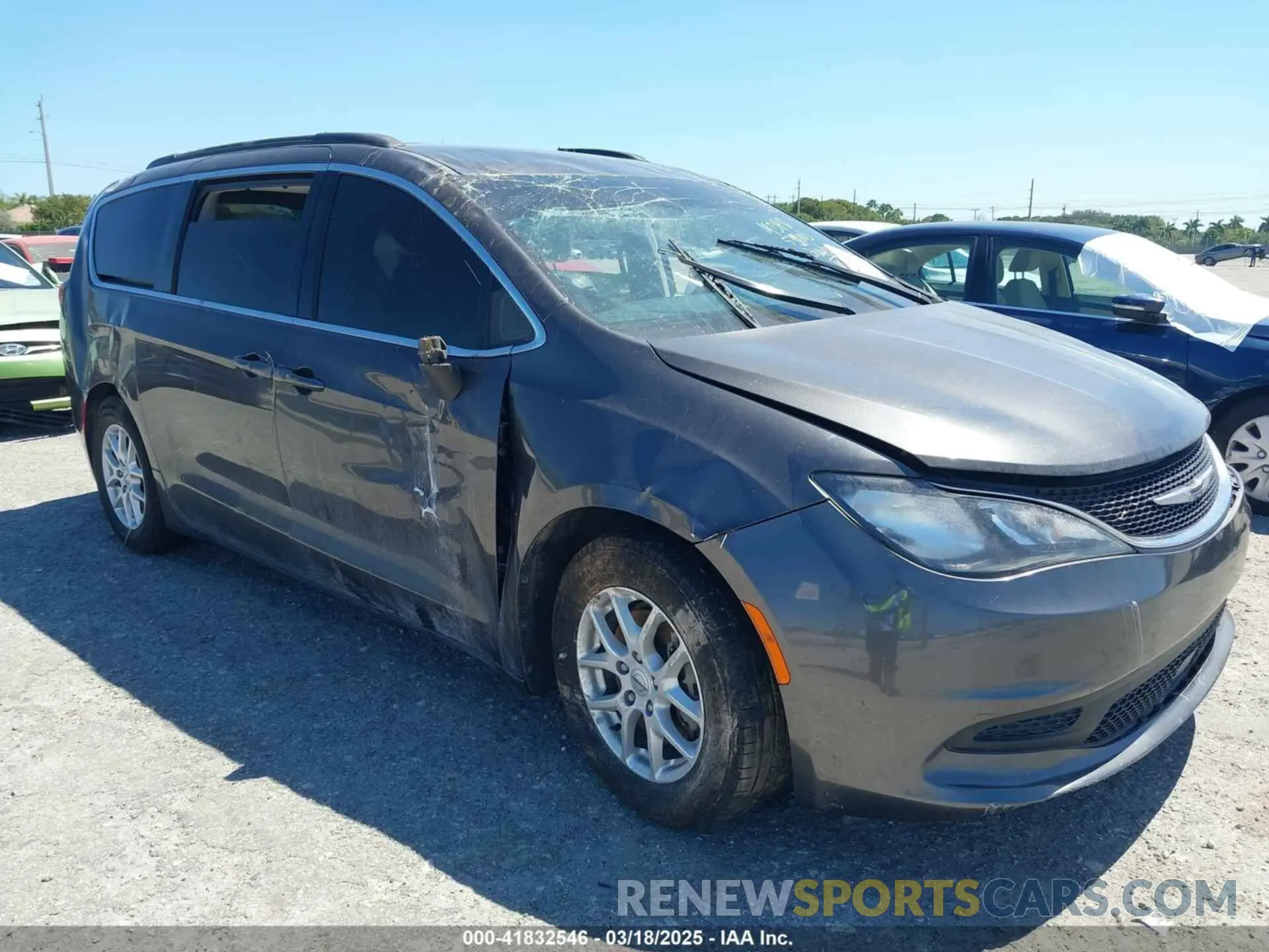 18 Photograph of a damaged car 2C4RC1DG8MR539103 CHRYSLER VOYAGER 2021
