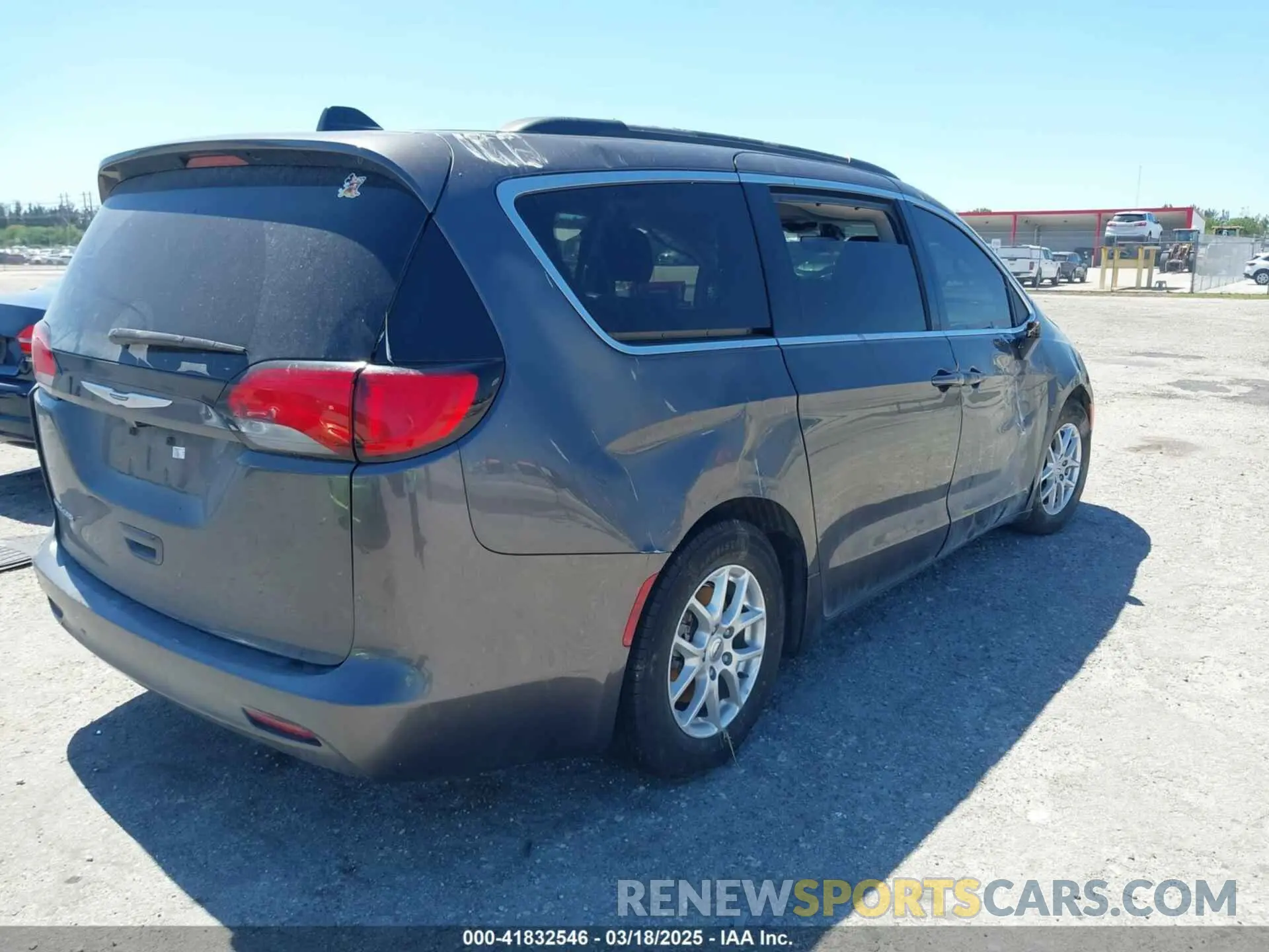 19 Photograph of a damaged car 2C4RC1DG8MR539103 CHRYSLER VOYAGER 2021