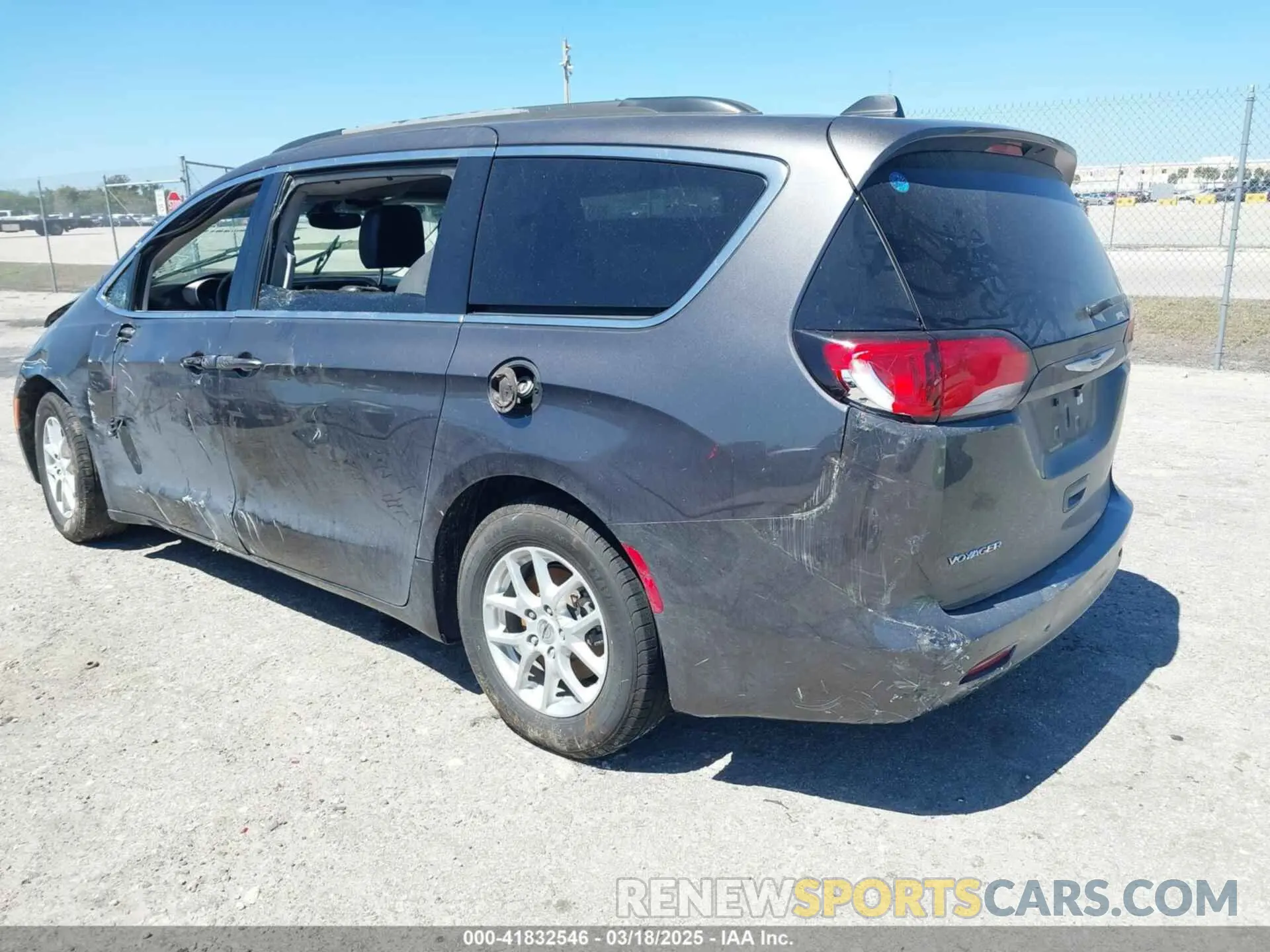 3 Photograph of a damaged car 2C4RC1DG8MR539103 CHRYSLER VOYAGER 2021