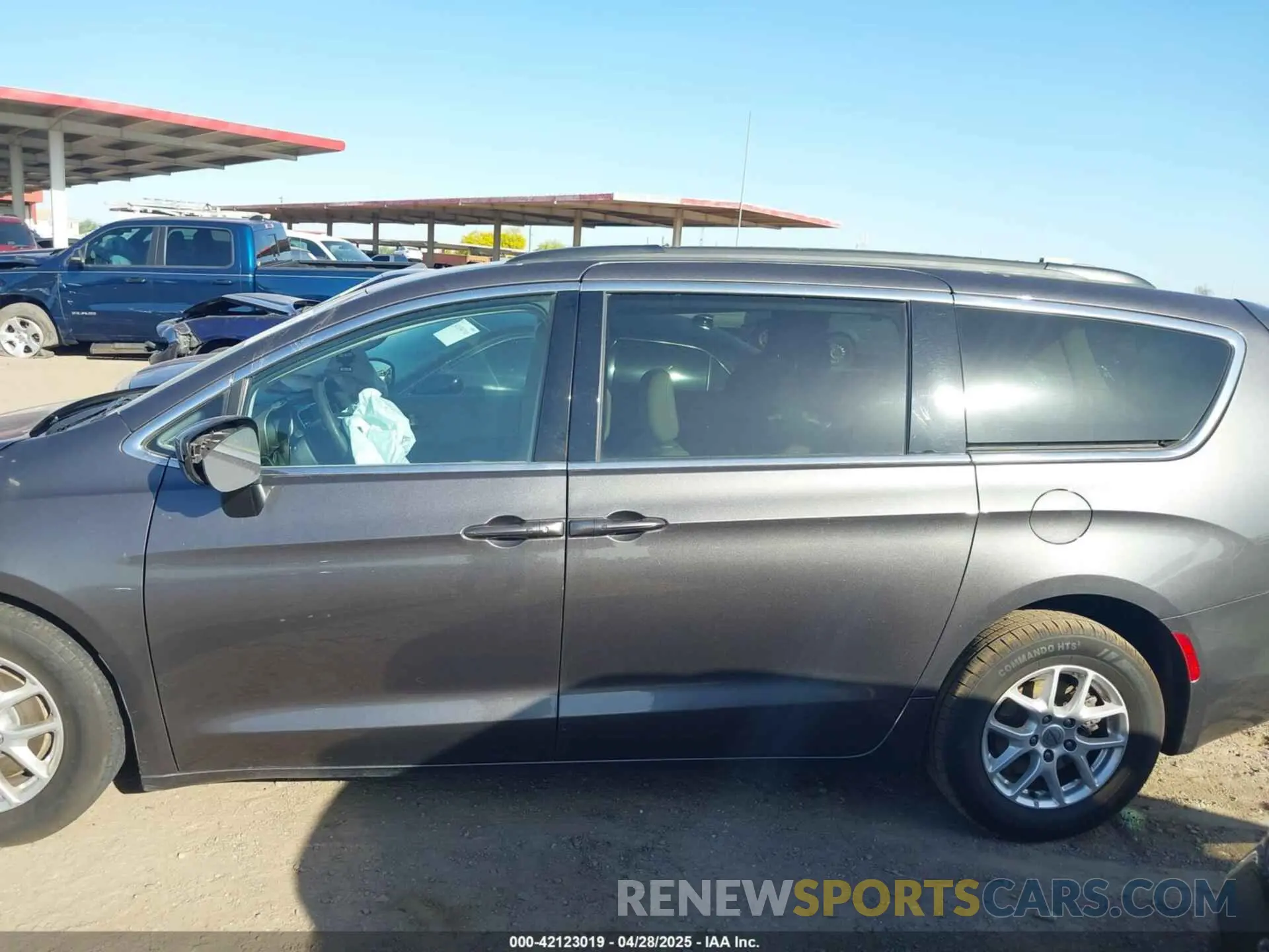13 Photograph of a damaged car 2C4RC1DG8MR551199 CHRYSLER VOYAGER 2021