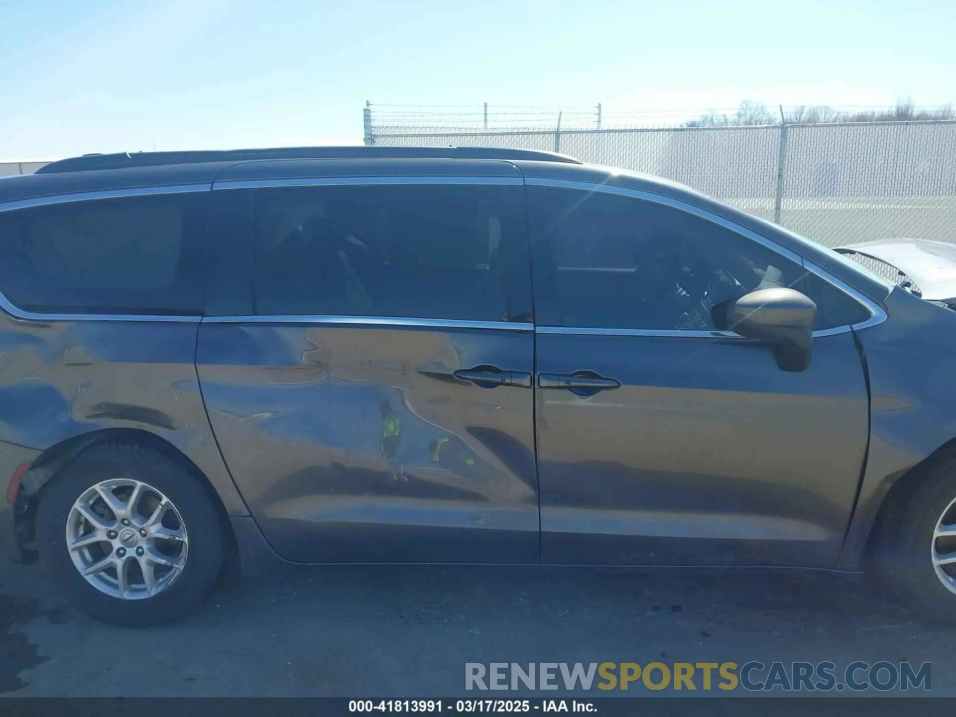 13 Photograph of a damaged car 2C4RC1DGXMR519600 CHRYSLER VOYAGER 2021