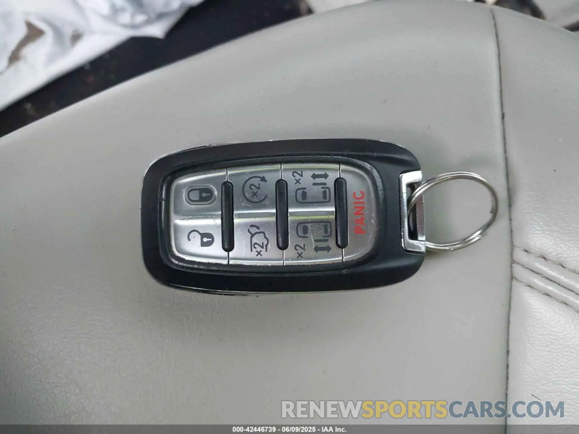 11 Photograph of a damaged car 2C4RC1DGXMR547560 CHRYSLER VOYAGER 2021