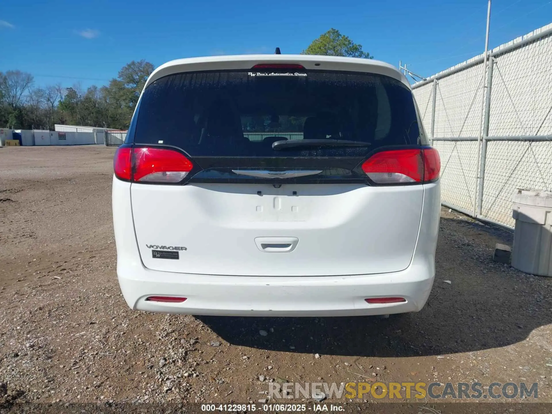 15 Photograph of a damaged car 2C4RC1CG0NR163242 CHRYSLER VOYAGER 2022