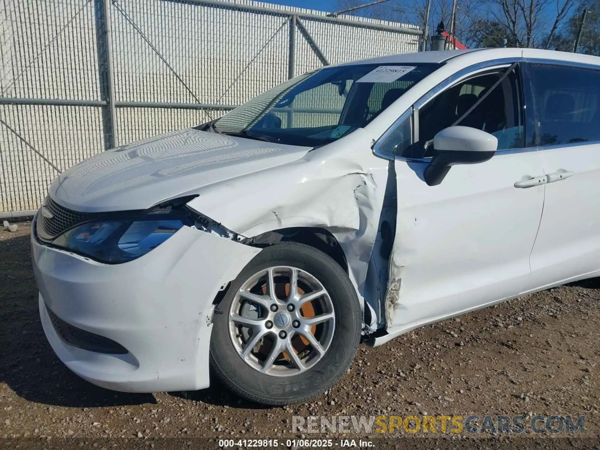 6 Photograph of a damaged car 2C4RC1CG0NR163242 CHRYSLER VOYAGER 2022