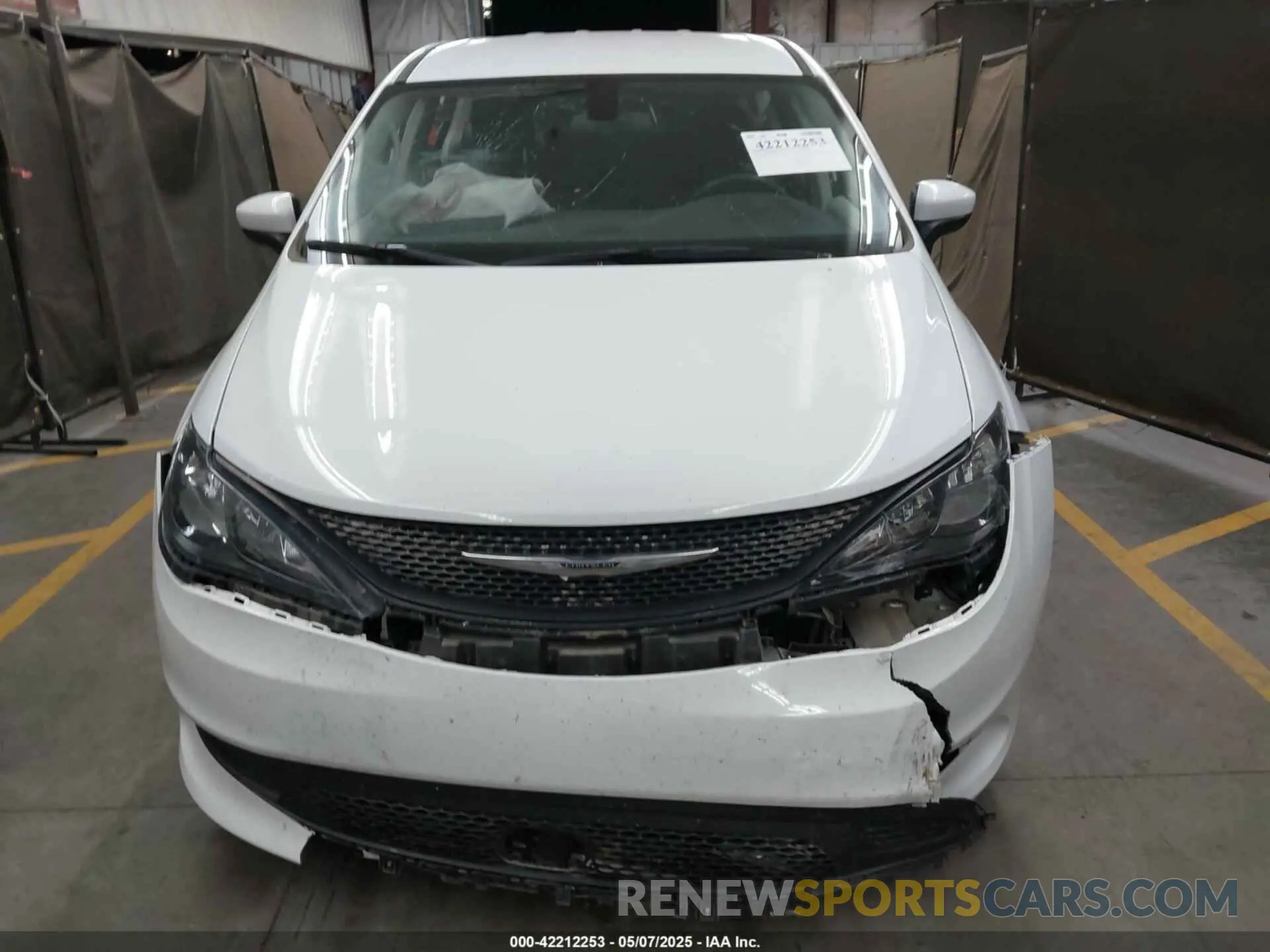 11 Photograph of a damaged car 2C4RC1CG1NR104555 CHRYSLER VOYAGER 2022