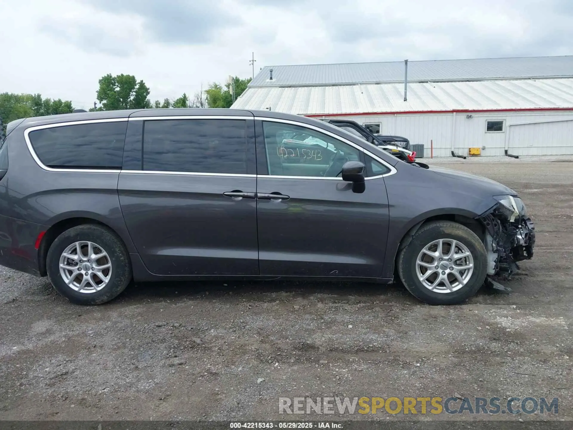 13 Photograph of a damaged car 2C4RC1CG1NR105396 CHRYSLER VOYAGER 2022