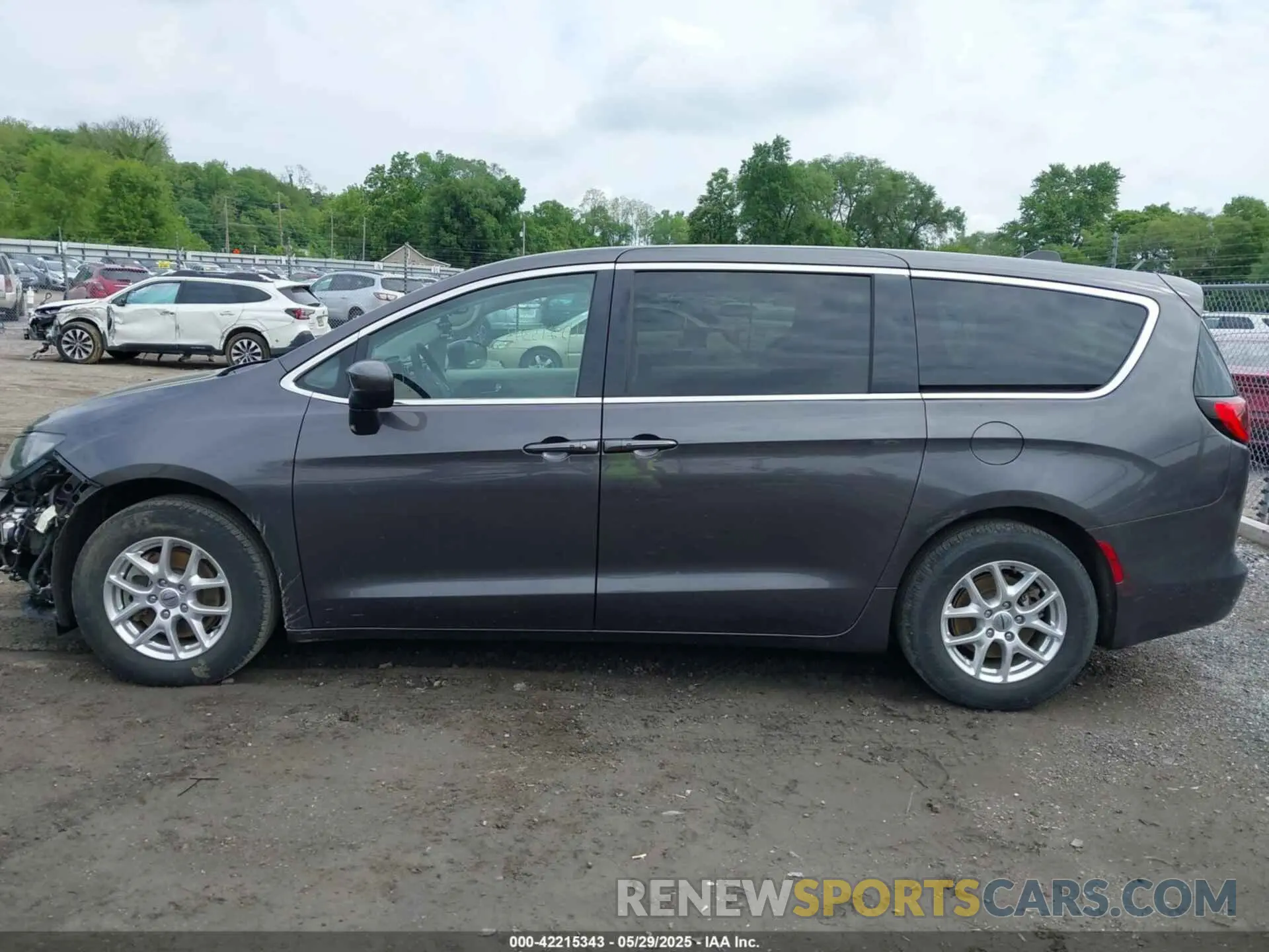 14 Photograph of a damaged car 2C4RC1CG1NR105396 CHRYSLER VOYAGER 2022