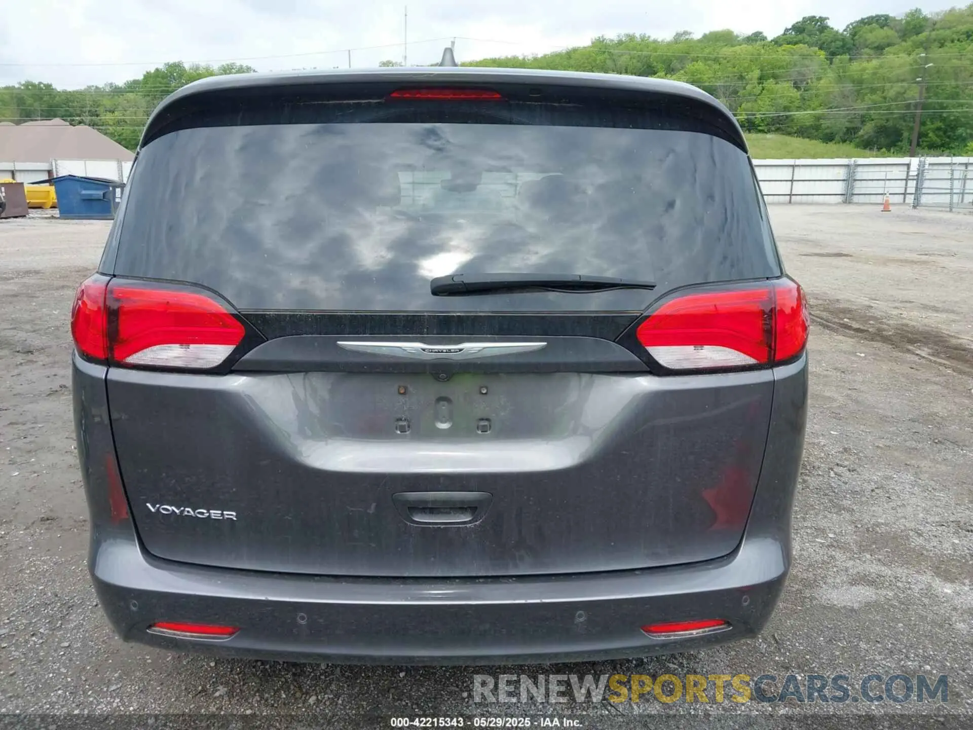16 Photograph of a damaged car 2C4RC1CG1NR105396 CHRYSLER VOYAGER 2022