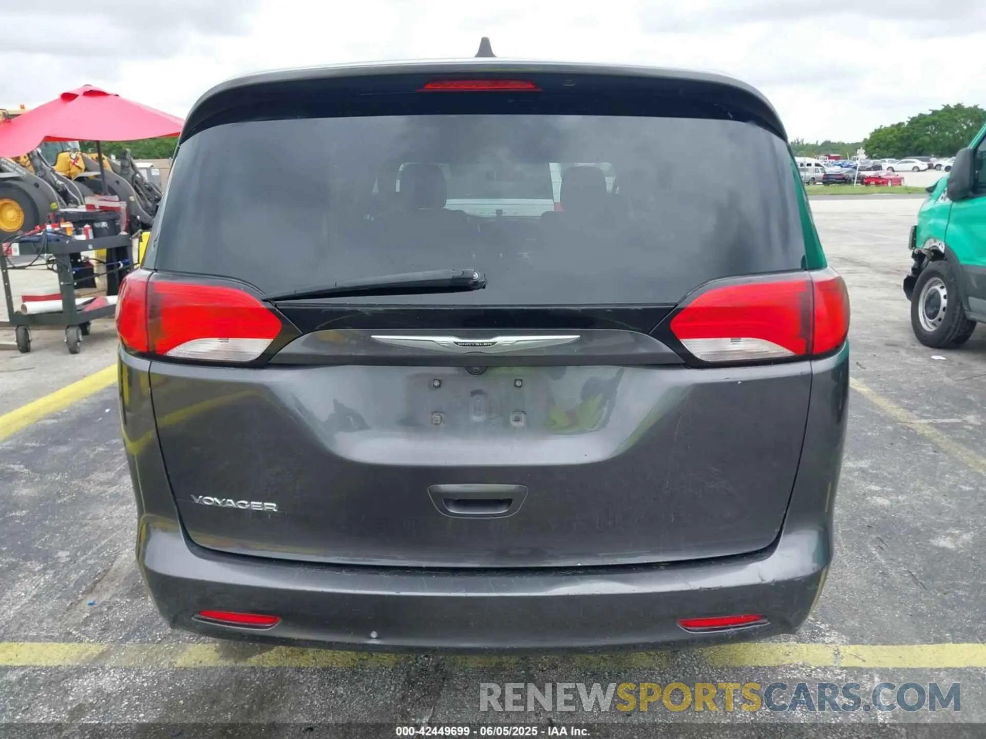16 Photograph of a damaged car 2C4RC1CG2NR105567 CHRYSLER VOYAGER 2022