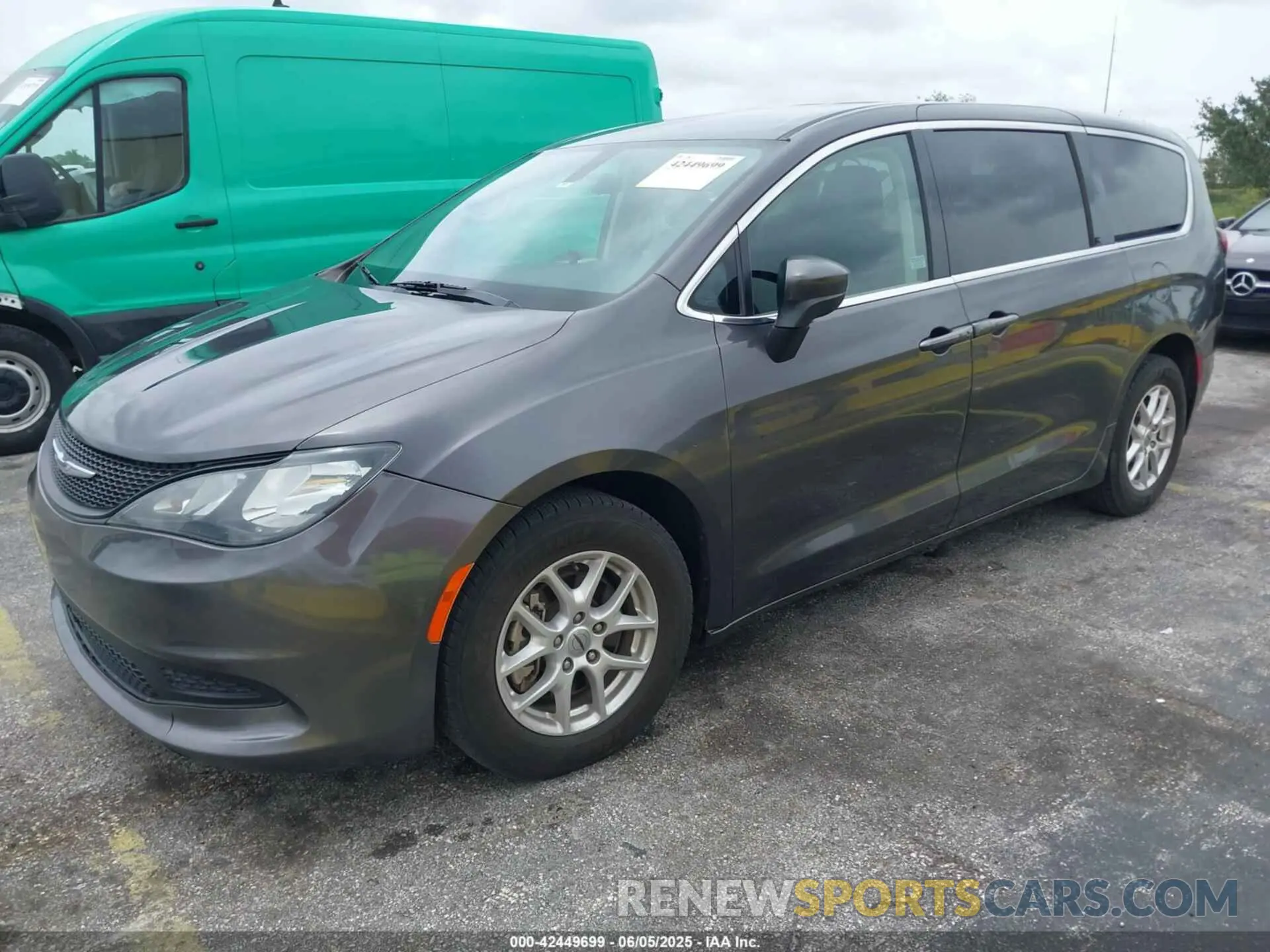 2 Photograph of a damaged car 2C4RC1CG2NR105567 CHRYSLER VOYAGER 2022