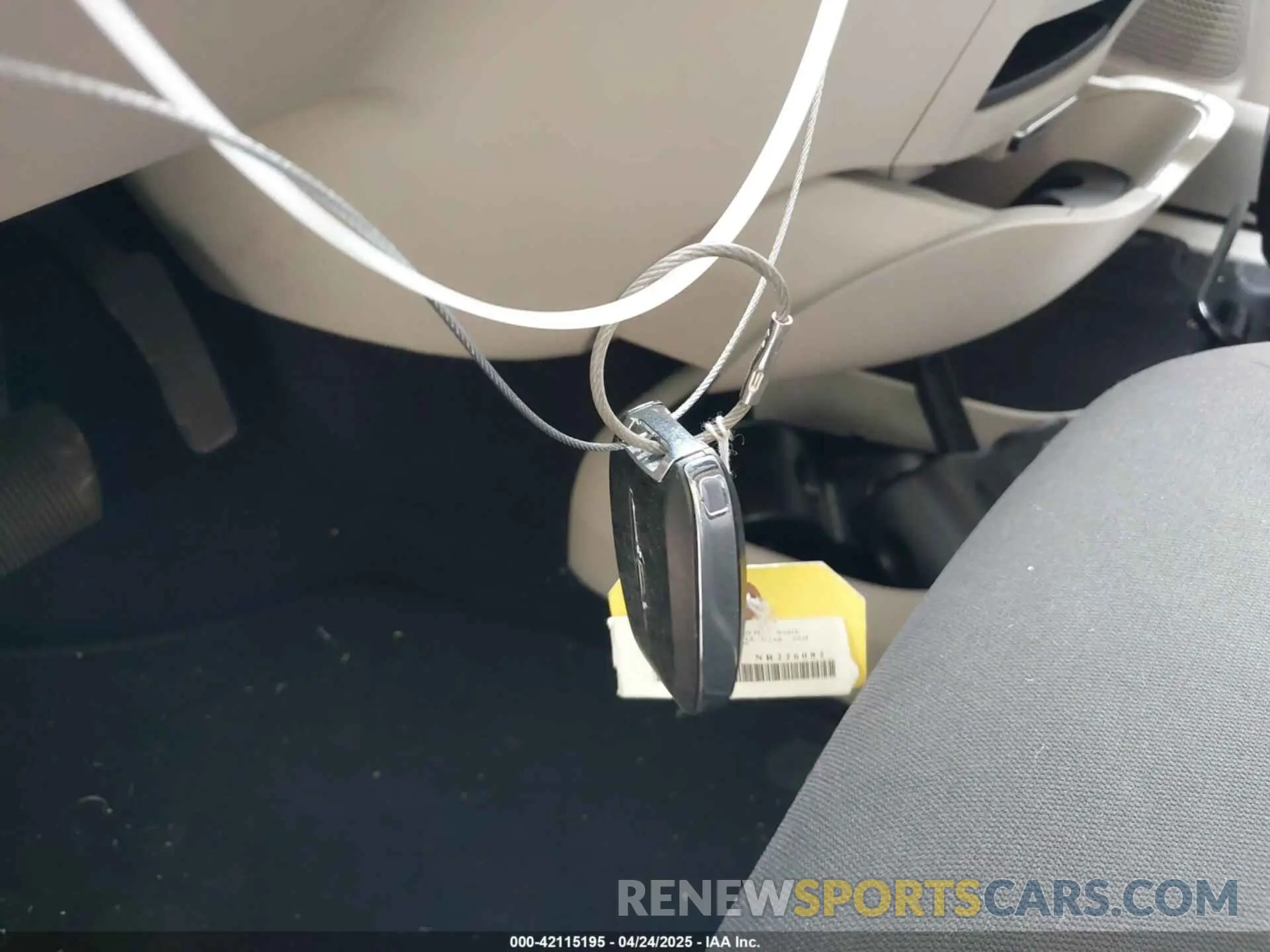 11 Photograph of a damaged car 2C4RC1CG2NR226082 CHRYSLER VOYAGER 2022