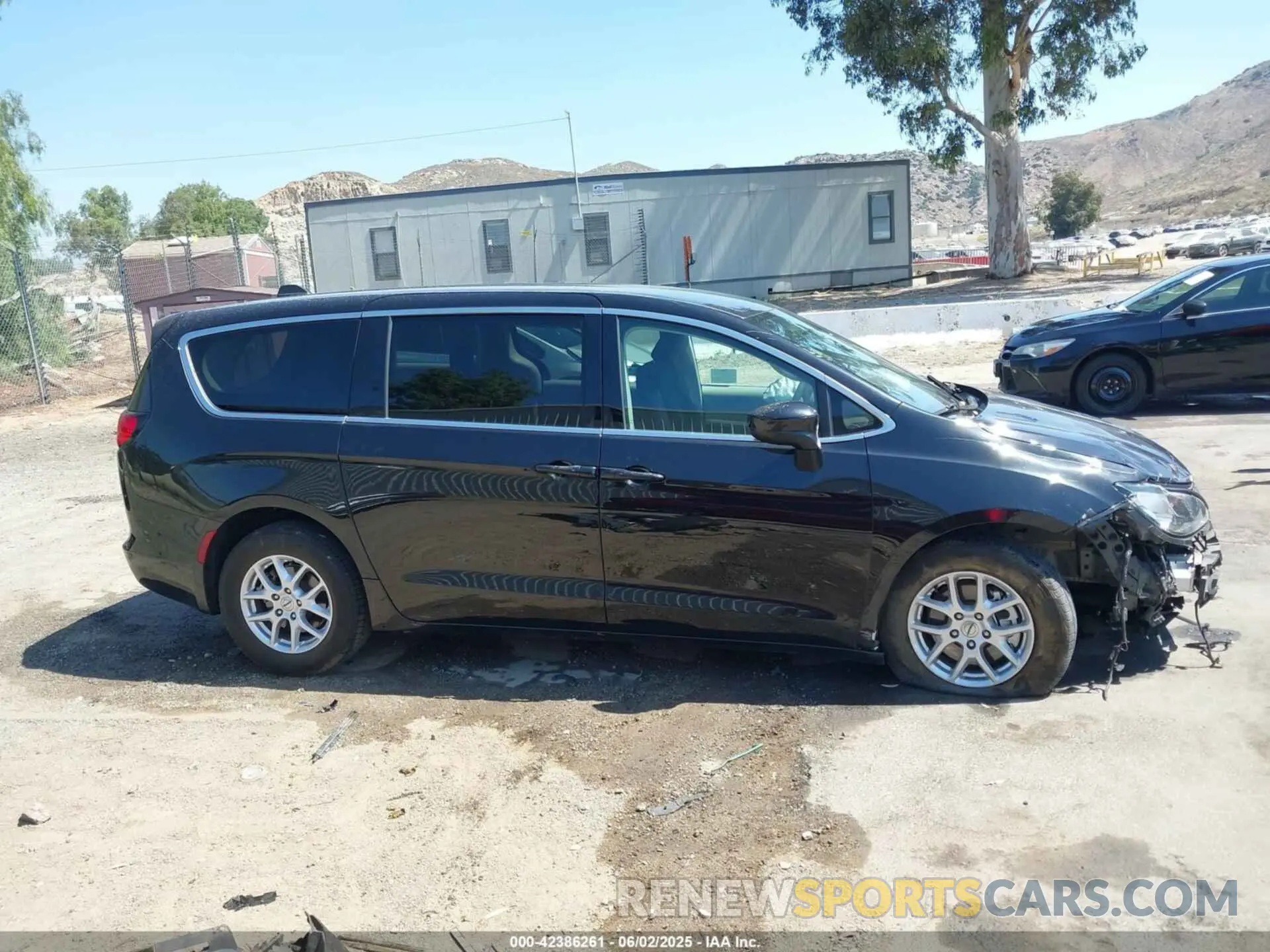 12 Photograph of a damaged car 2C4RC1CG3NR227130 CHRYSLER VOYAGER 2022