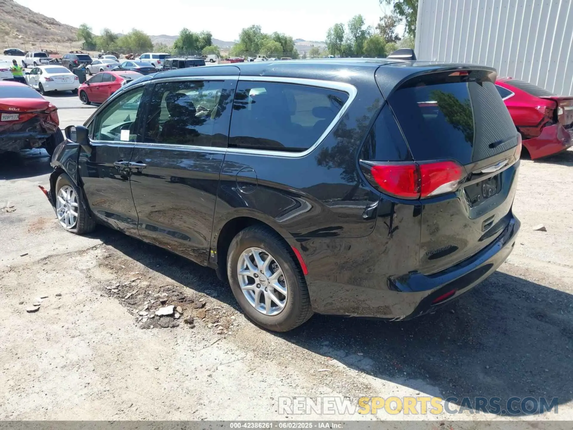 3 Photograph of a damaged car 2C4RC1CG3NR227130 CHRYSLER VOYAGER 2022