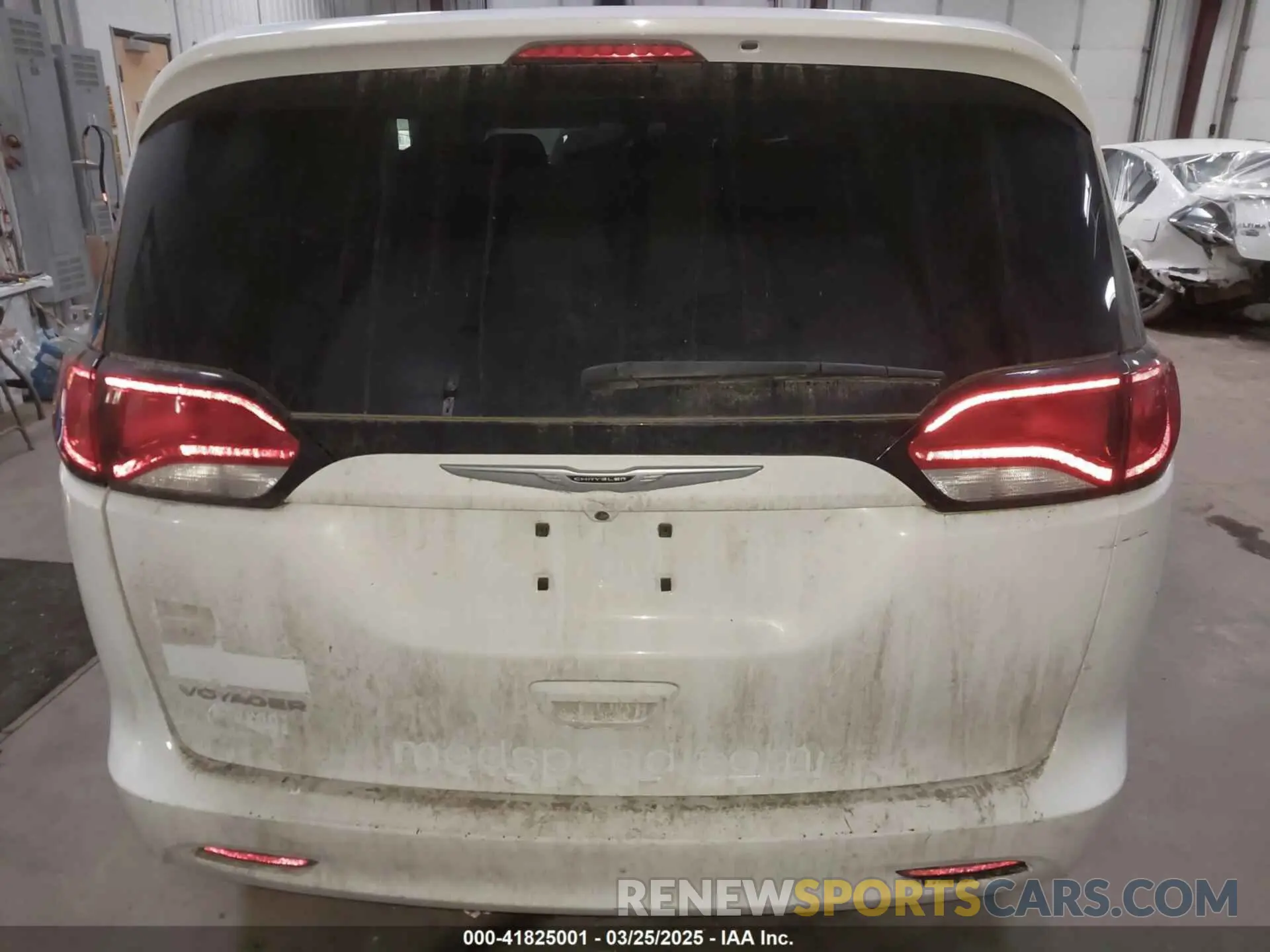 17 Photograph of a damaged car 2C4RC1CG4NR103397 CHRYSLER VOYAGER 2022
