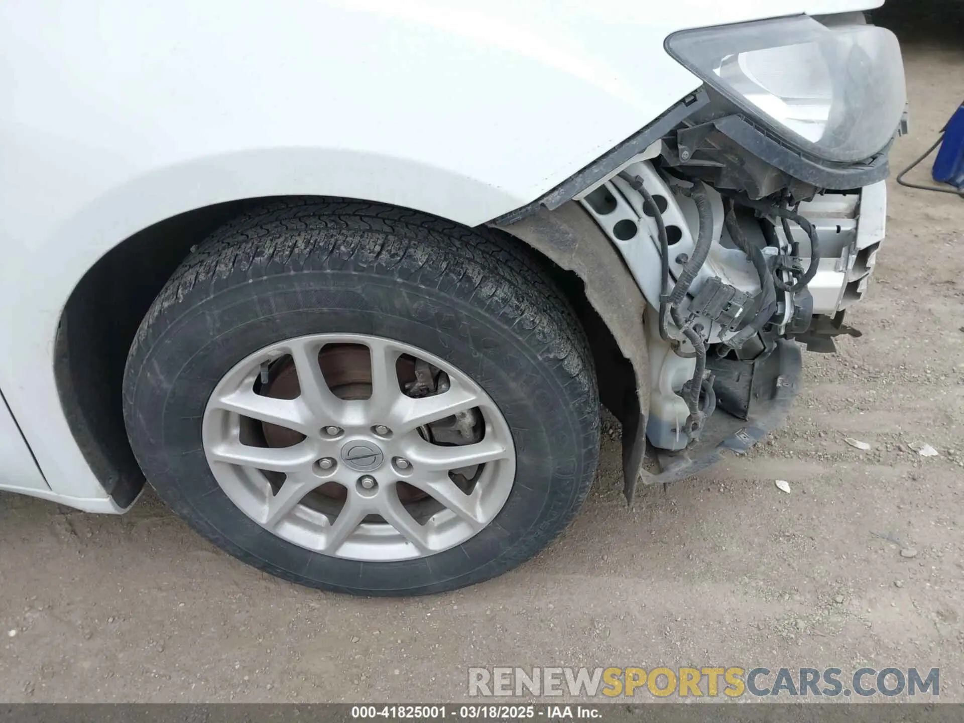 18 Photograph of a damaged car 2C4RC1CG4NR103397 CHRYSLER VOYAGER 2022