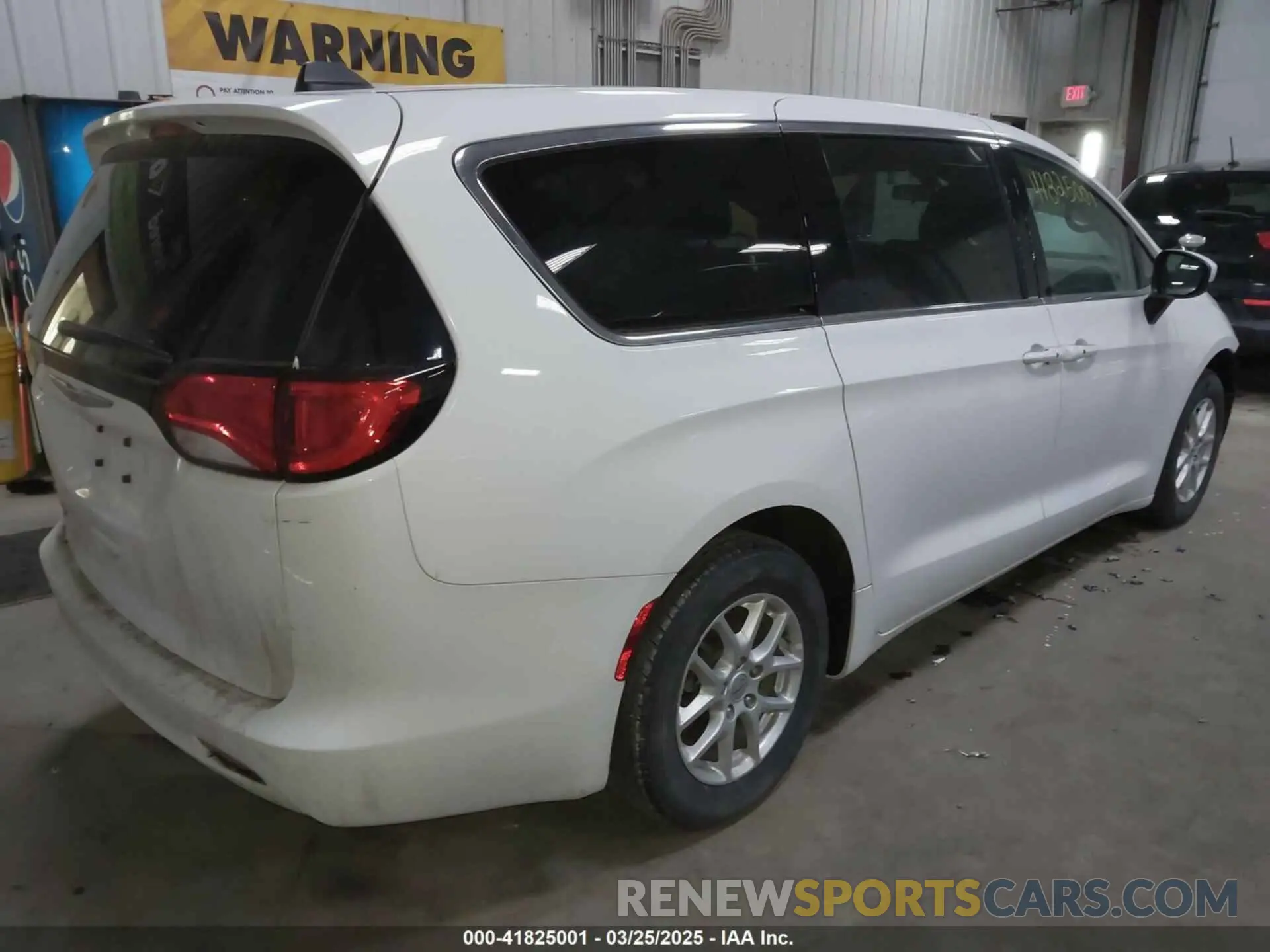 4 Photograph of a damaged car 2C4RC1CG4NR103397 CHRYSLER VOYAGER 2022
