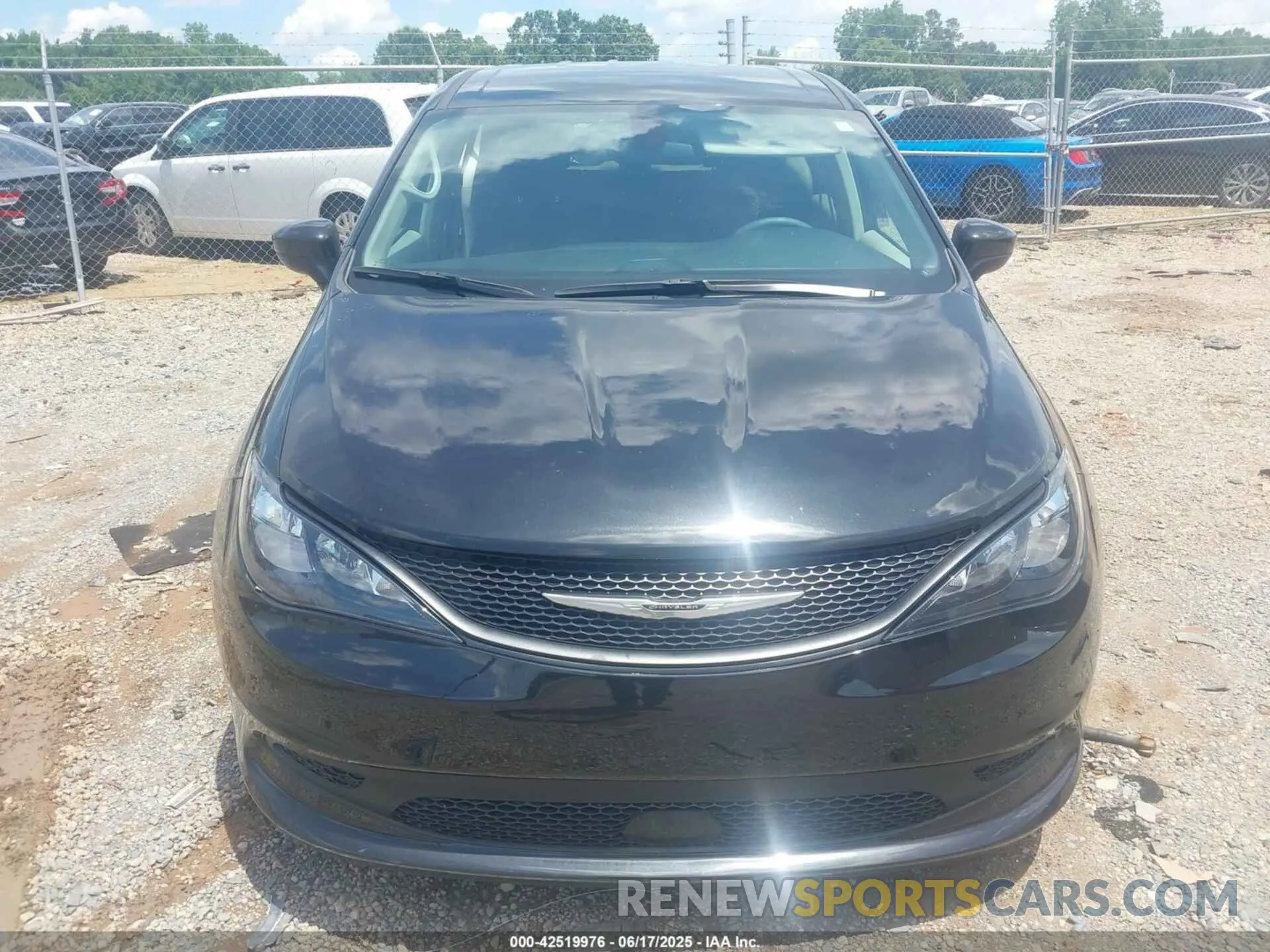 12 Photograph of a damaged car 2C4RC1CG4NR227119 CHRYSLER VOYAGER 2022