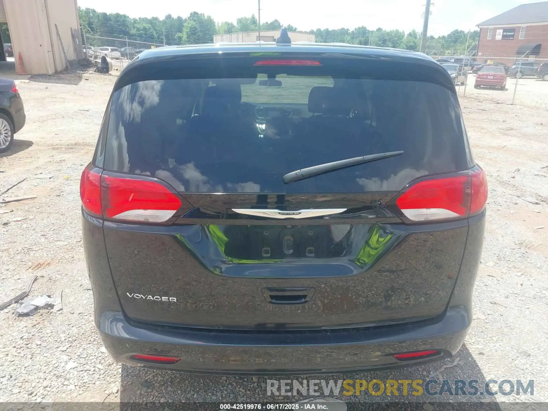 16 Photograph of a damaged car 2C4RC1CG4NR227119 CHRYSLER VOYAGER 2022