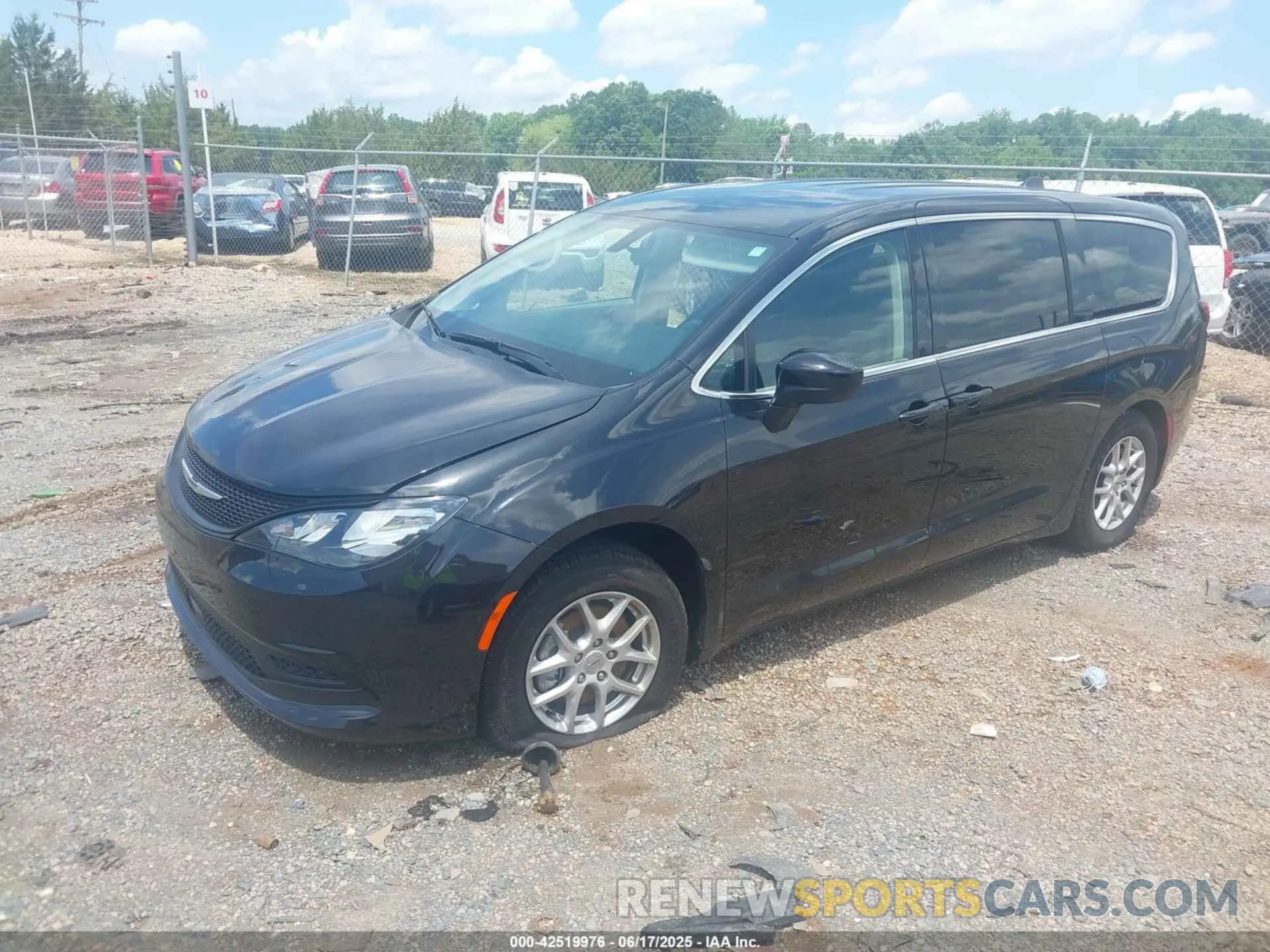 2 Photograph of a damaged car 2C4RC1CG4NR227119 CHRYSLER VOYAGER 2022