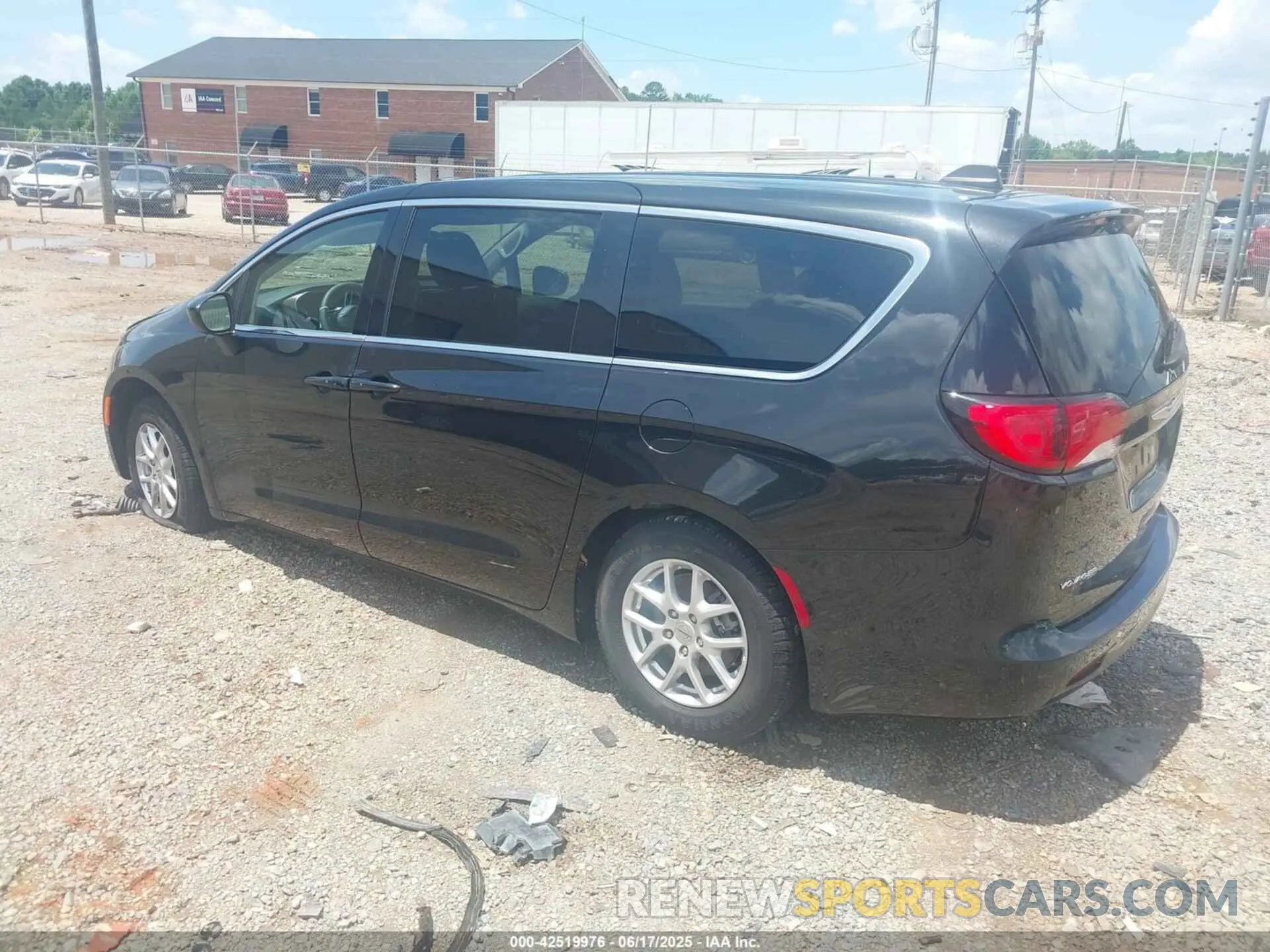 3 Photograph of a damaged car 2C4RC1CG4NR227119 CHRYSLER VOYAGER 2022