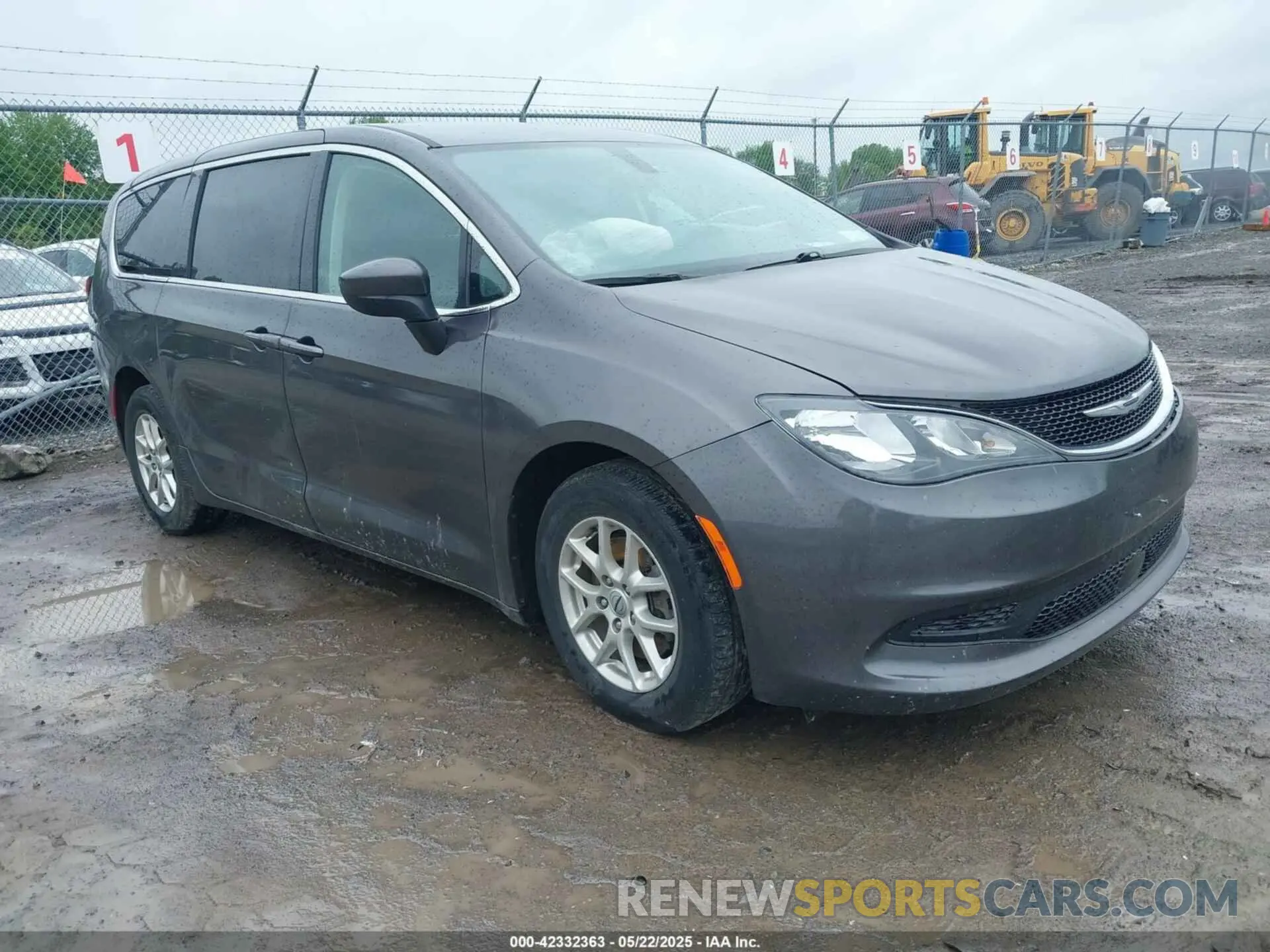 1 Photograph of a damaged car 2C4RC1CG4NR229873 CHRYSLER VOYAGER 2022