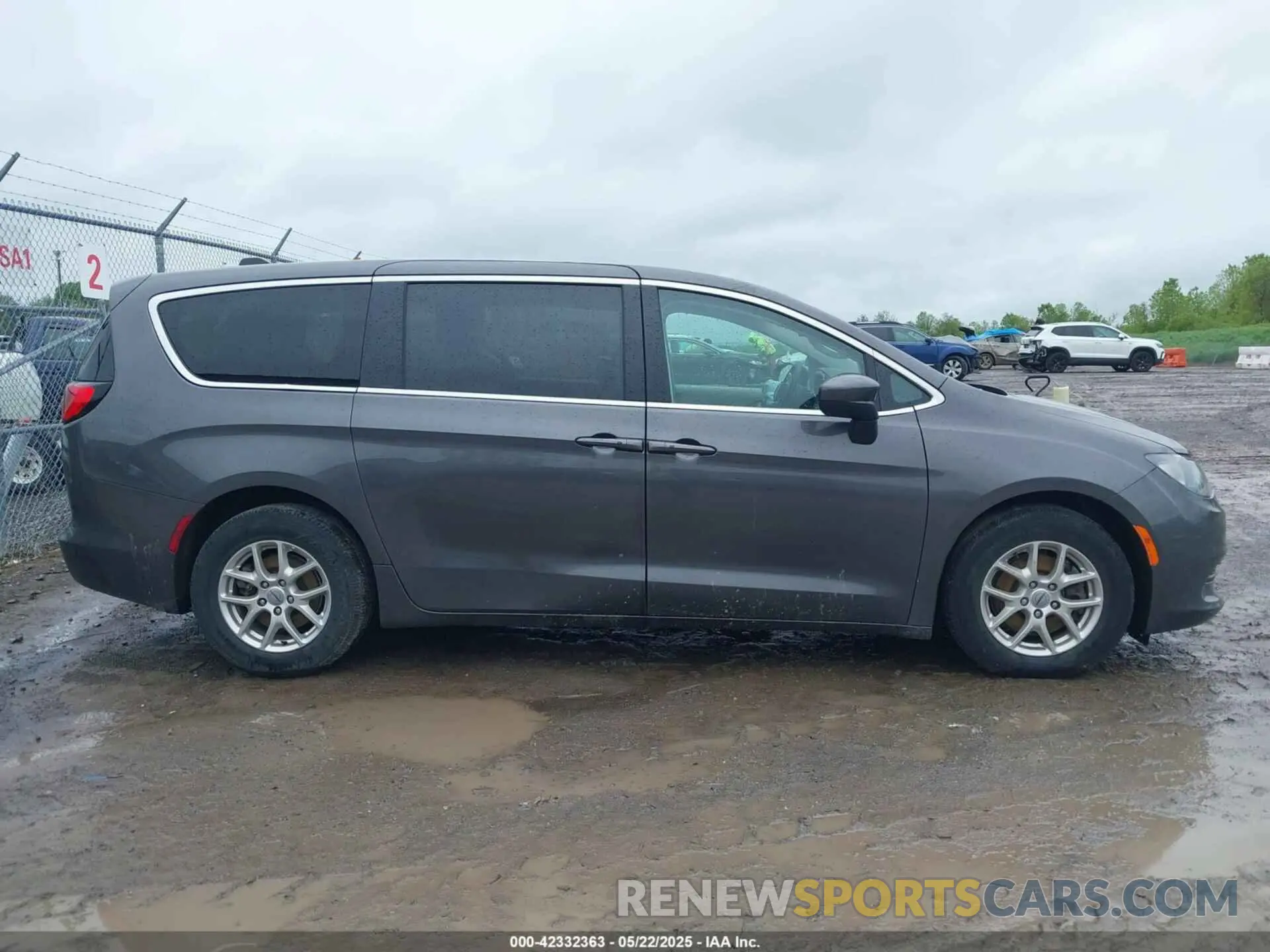 12 Photograph of a damaged car 2C4RC1CG4NR229873 CHRYSLER VOYAGER 2022