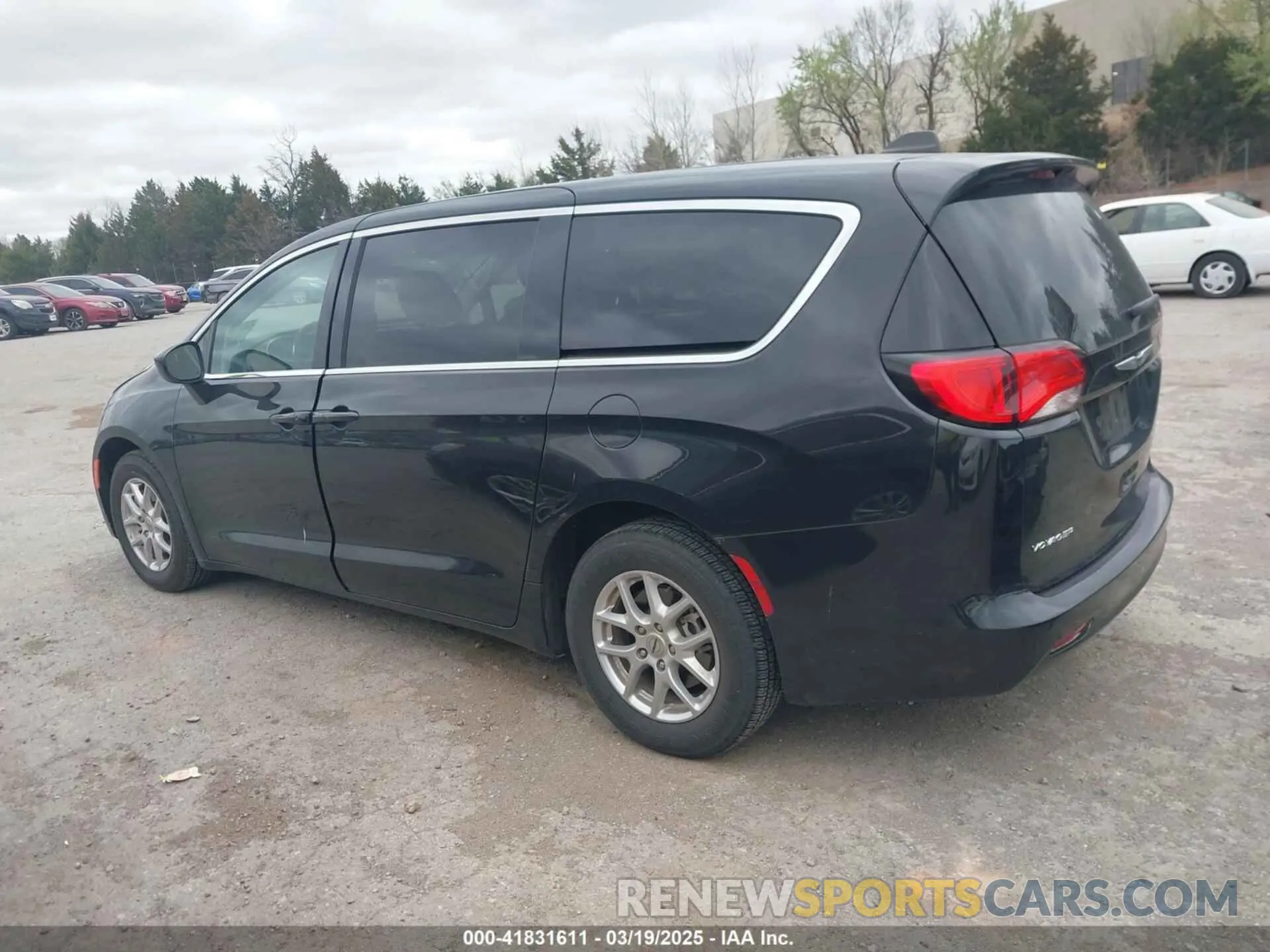 14 Photograph of a damaged car 2C4RC1CG5NR226898 CHRYSLER VOYAGER 2022