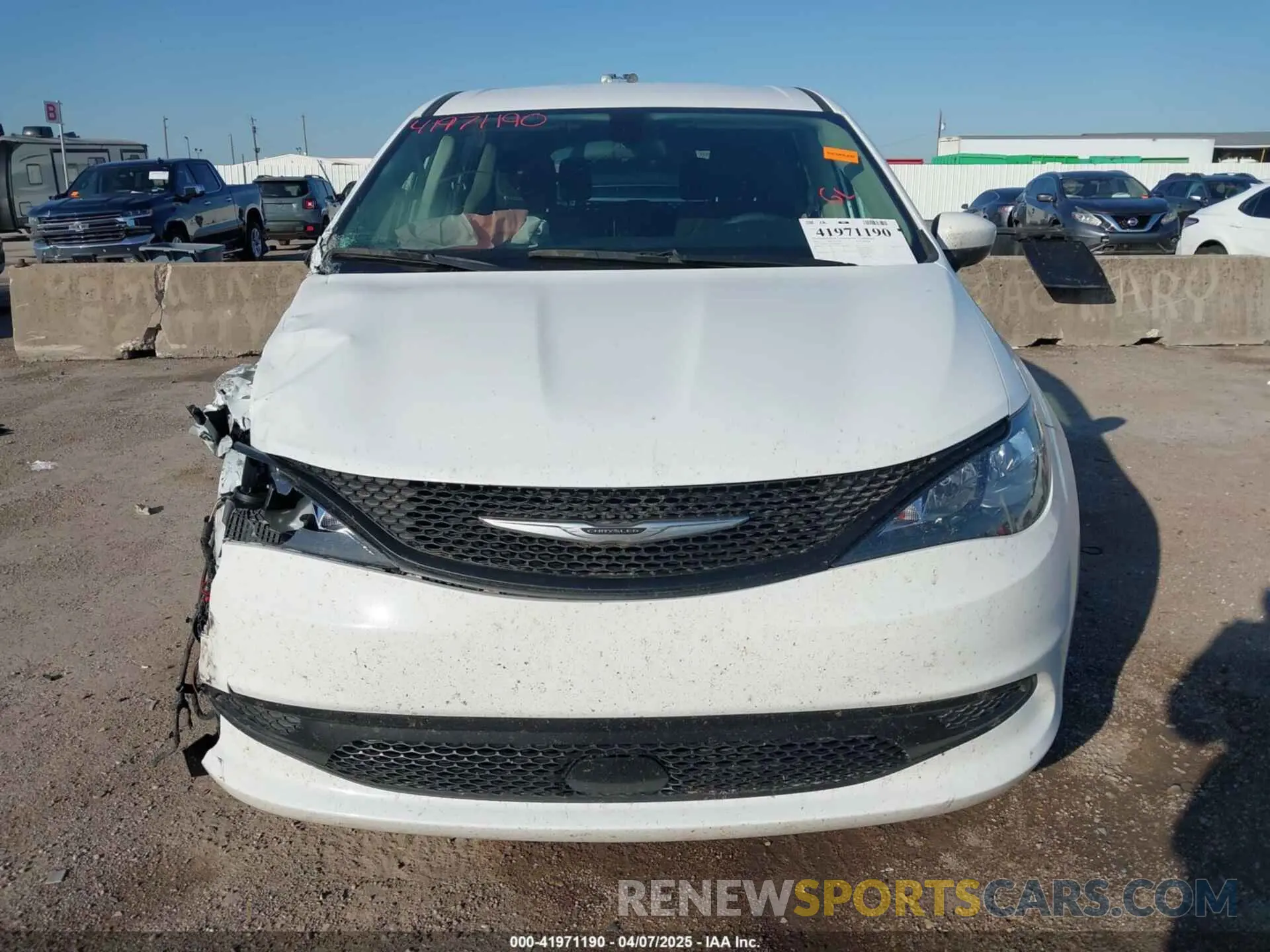 12 Photograph of a damaged car 2C4RC1CG6NR208667 CHRYSLER VOYAGER 2022