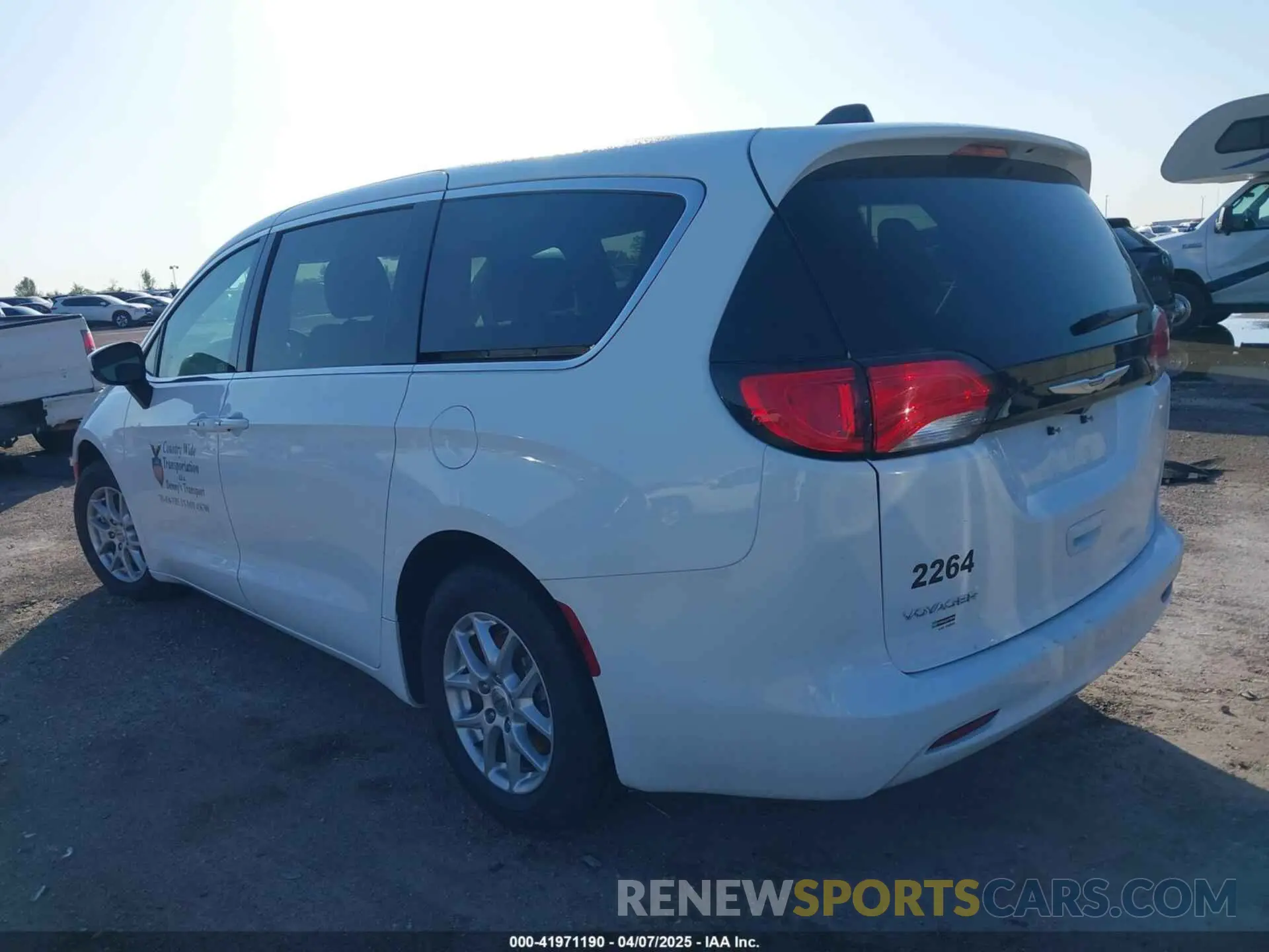 3 Photograph of a damaged car 2C4RC1CG6NR208667 CHRYSLER VOYAGER 2022