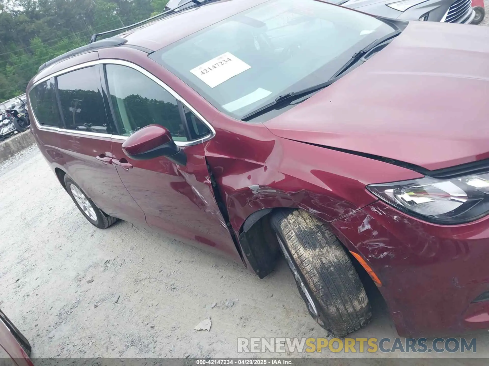 13 Photograph of a damaged car 2C4RC1CG6NR226151 CHRYSLER VOYAGER 2022