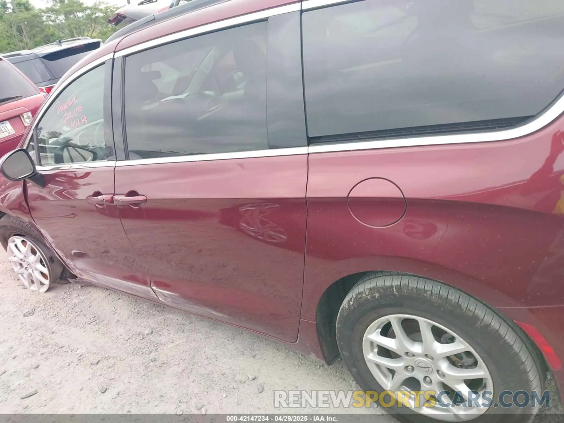 14 Photograph of a damaged car 2C4RC1CG6NR226151 CHRYSLER VOYAGER 2022