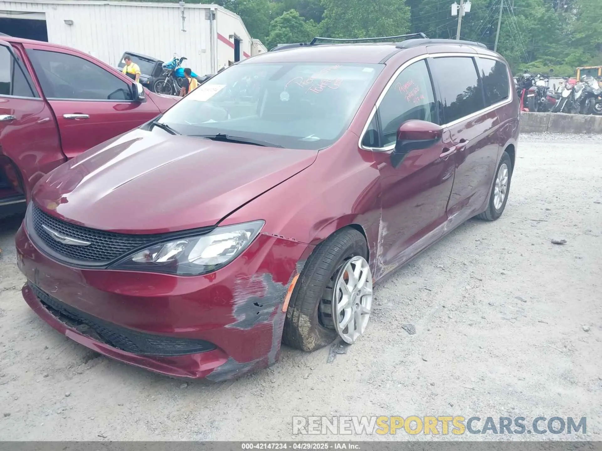 2 Photograph of a damaged car 2C4RC1CG6NR226151 CHRYSLER VOYAGER 2022