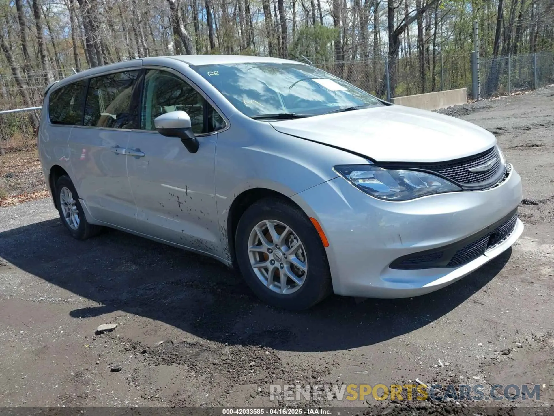 1 Photograph of a damaged car 2C4RC1CG6NR226232 CHRYSLER VOYAGER 2022