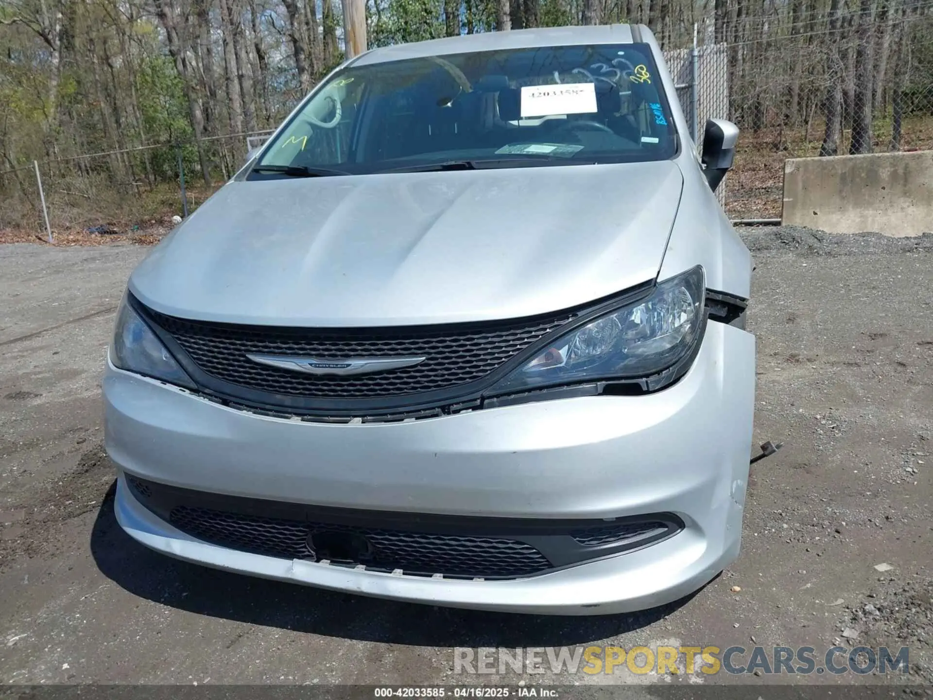 11 Photograph of a damaged car 2C4RC1CG6NR226232 CHRYSLER VOYAGER 2022