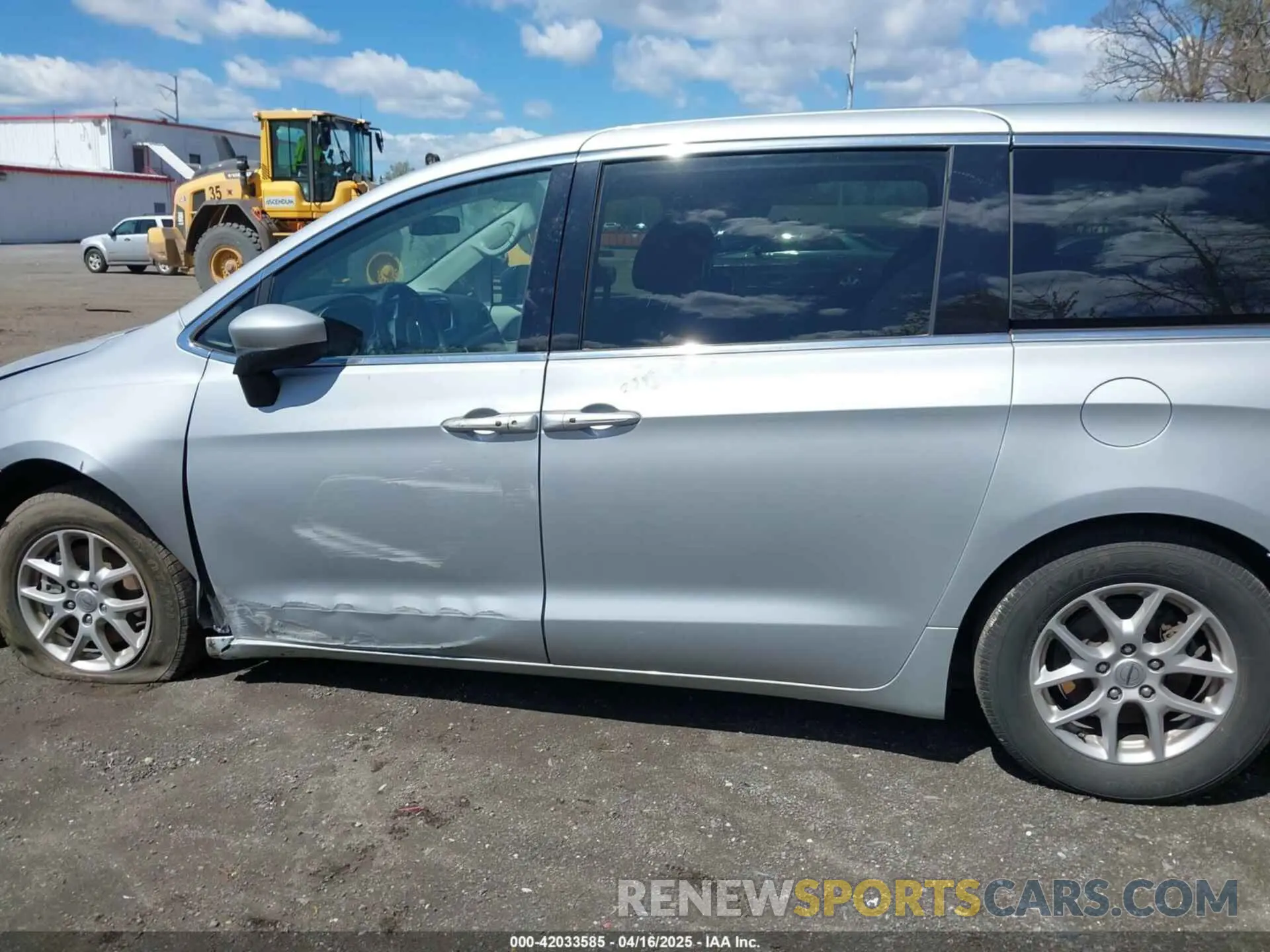 13 Photograph of a damaged car 2C4RC1CG6NR226232 CHRYSLER VOYAGER 2022
