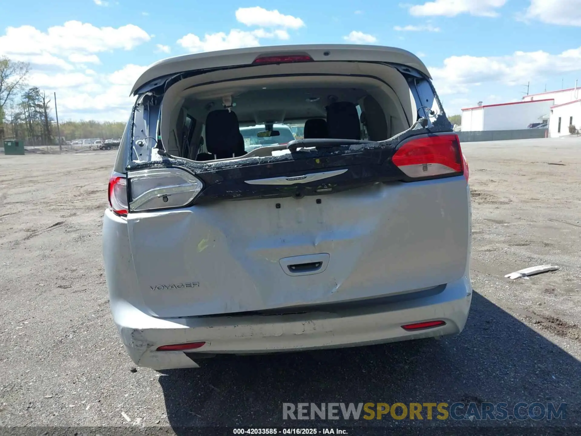 15 Photograph of a damaged car 2C4RC1CG6NR226232 CHRYSLER VOYAGER 2022
