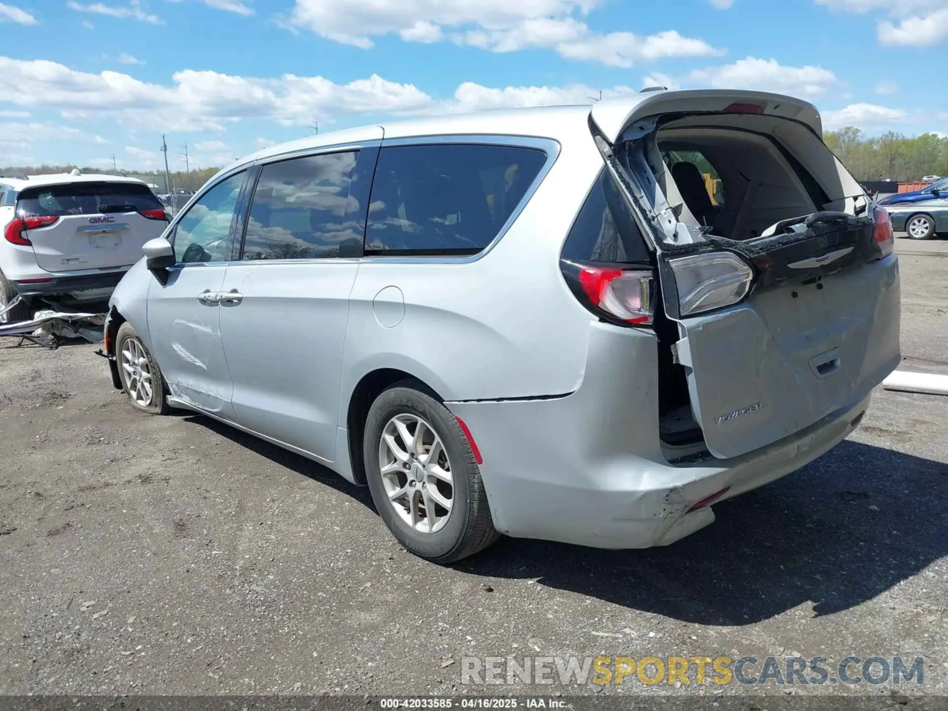3 Photograph of a damaged car 2C4RC1CG6NR226232 CHRYSLER VOYAGER 2022