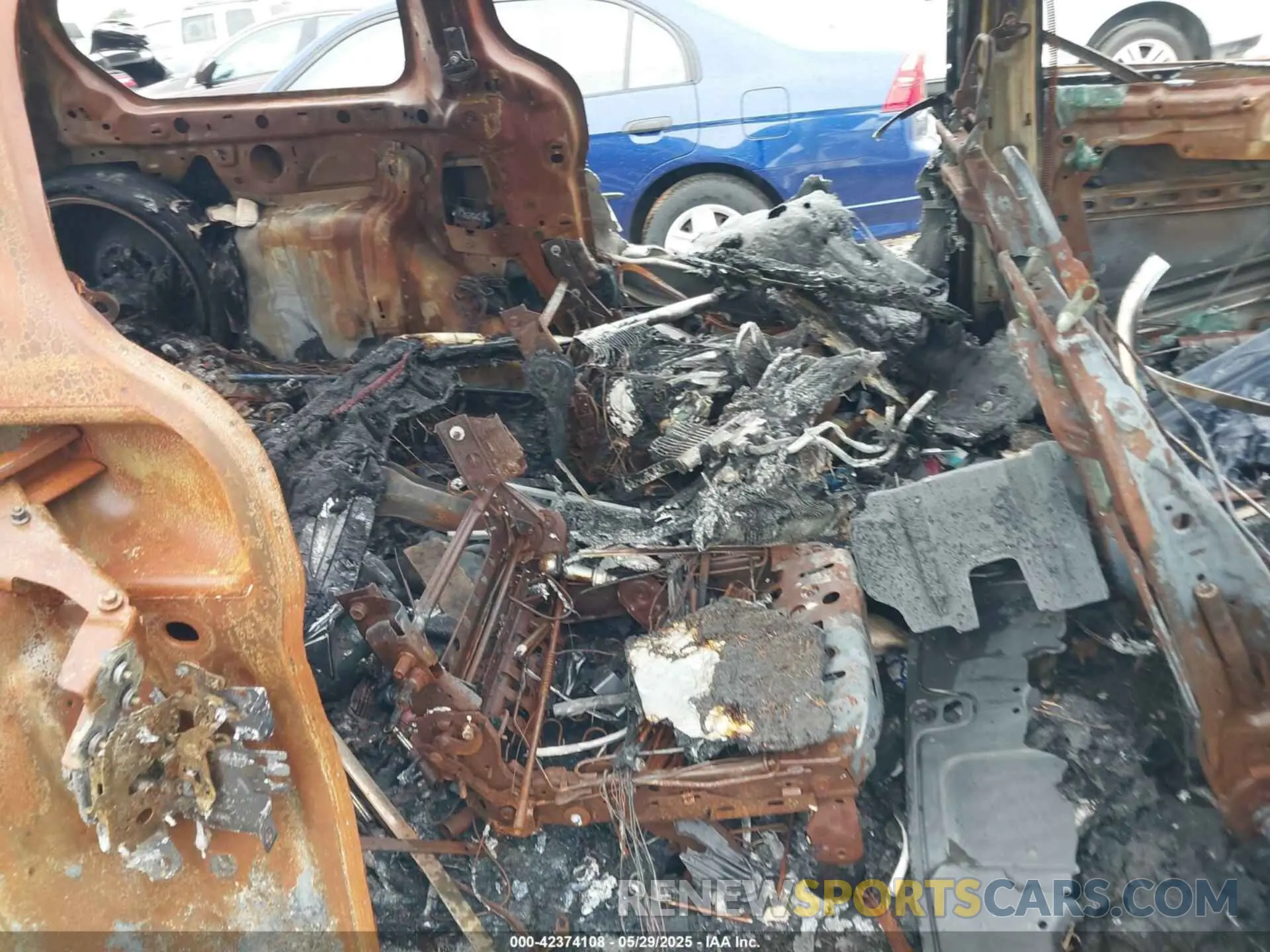 8 Photograph of a damaged car 2C4RC1CG7NR215594 CHRYSLER VOYAGER 2022