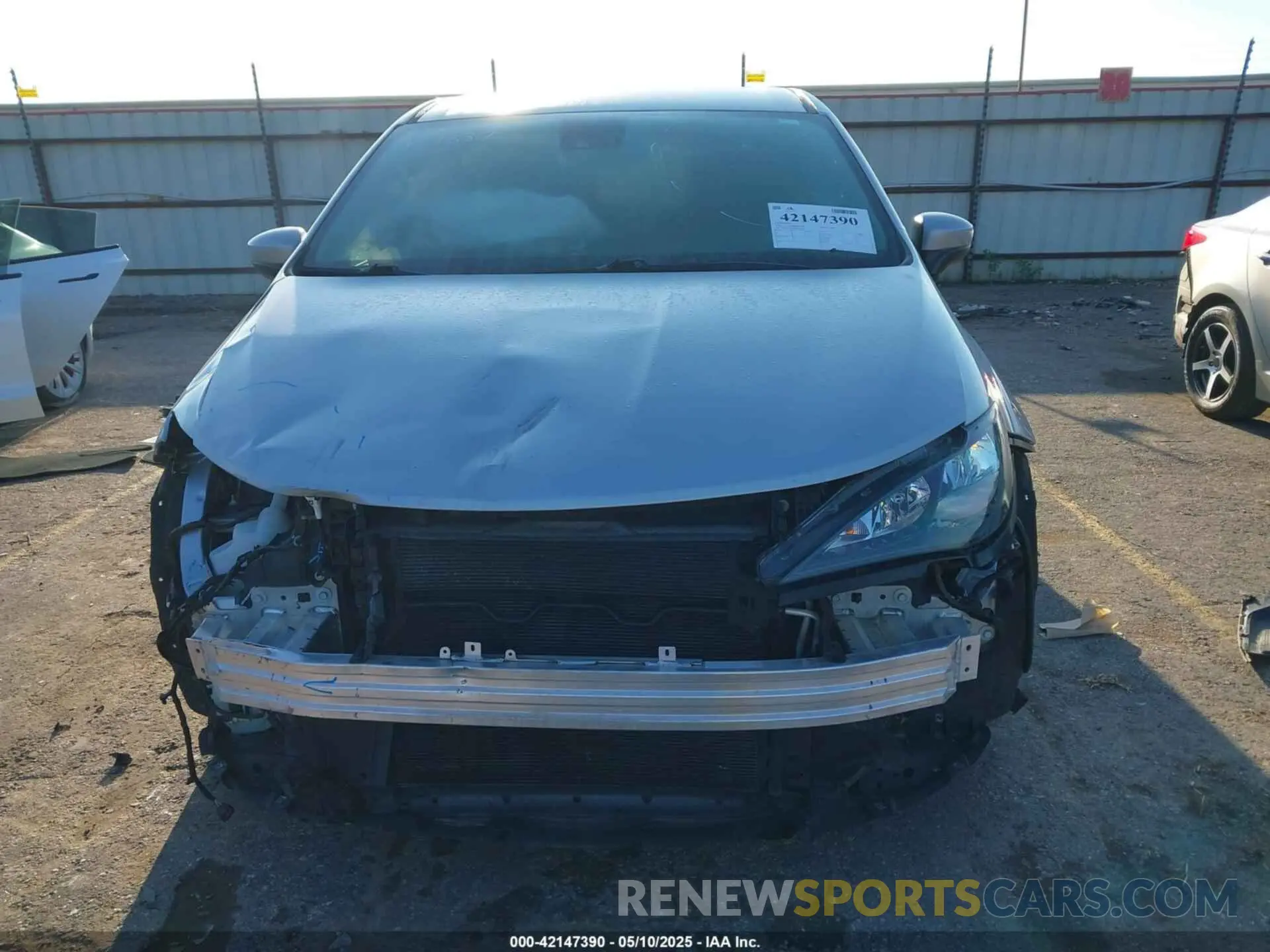 12 Photograph of a damaged car 2C4RC1CG8NR145197 CHRYSLER VOYAGER 2022