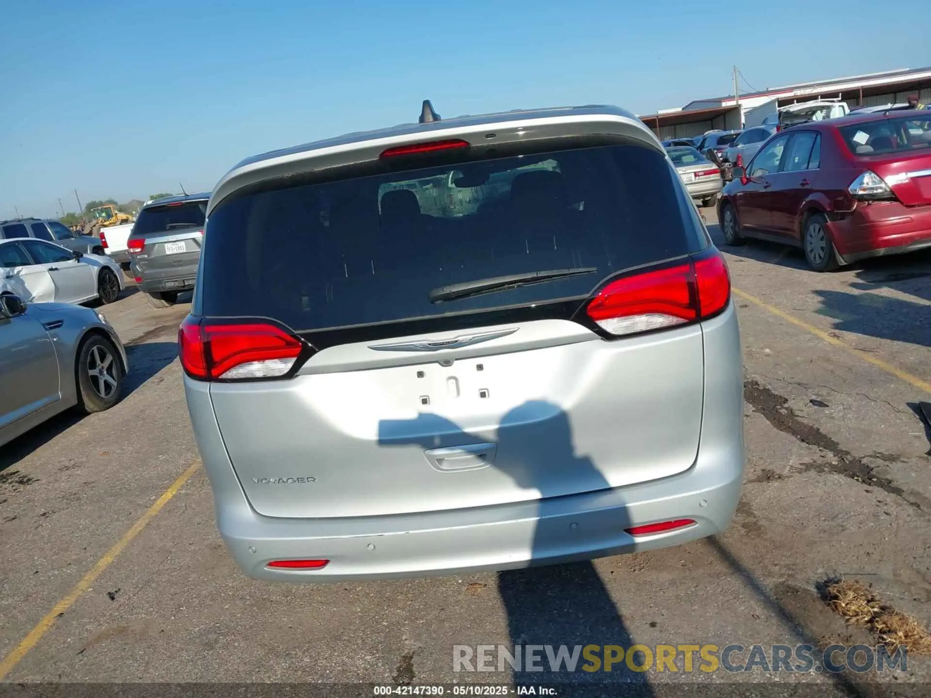 16 Photograph of a damaged car 2C4RC1CG8NR145197 CHRYSLER VOYAGER 2022