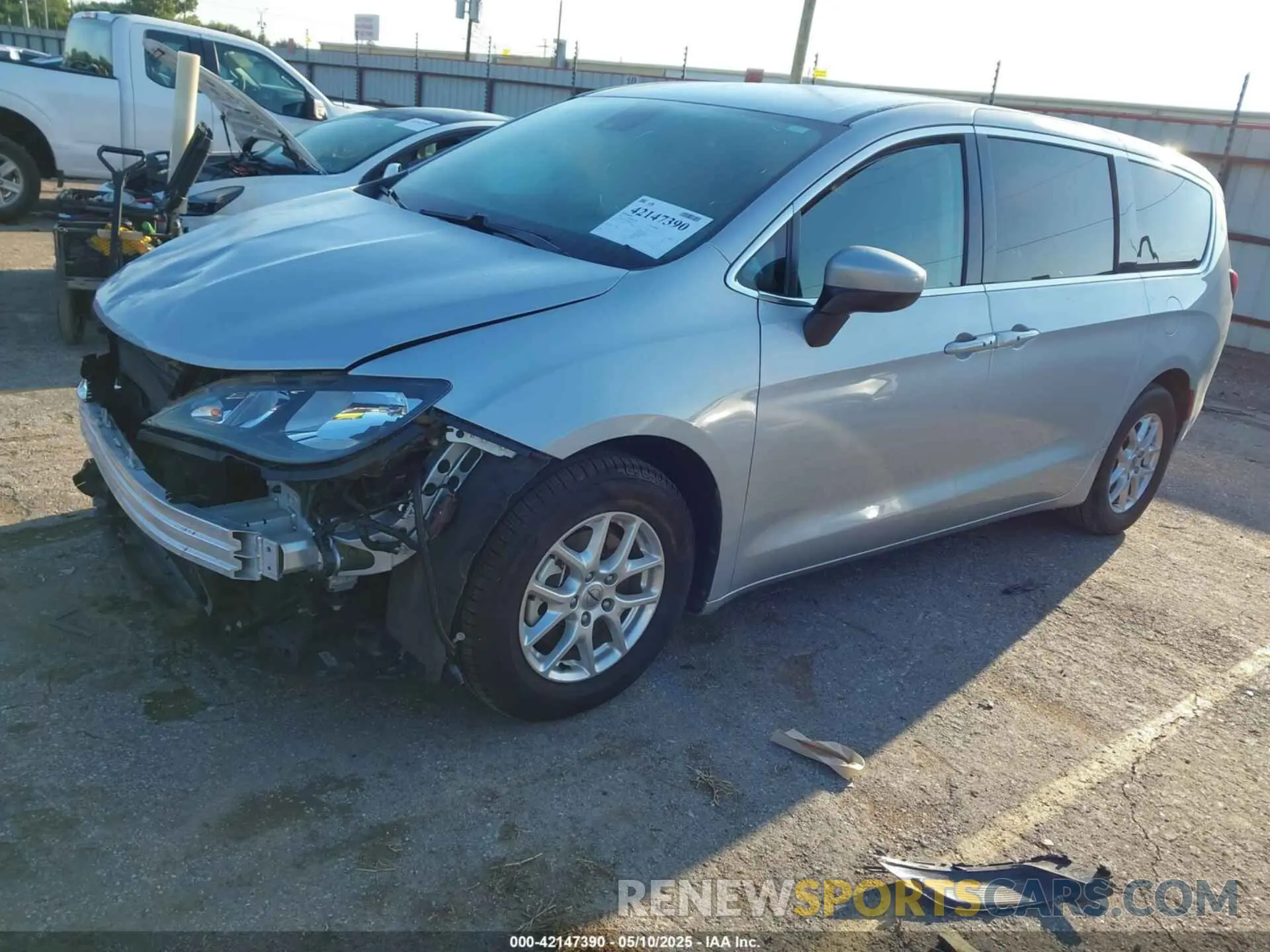 2 Photograph of a damaged car 2C4RC1CG8NR145197 CHRYSLER VOYAGER 2022