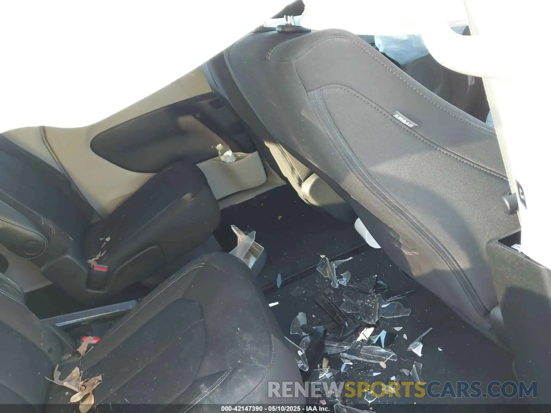 8 Photograph of a damaged car 2C4RC1CG8NR145197 CHRYSLER VOYAGER 2022