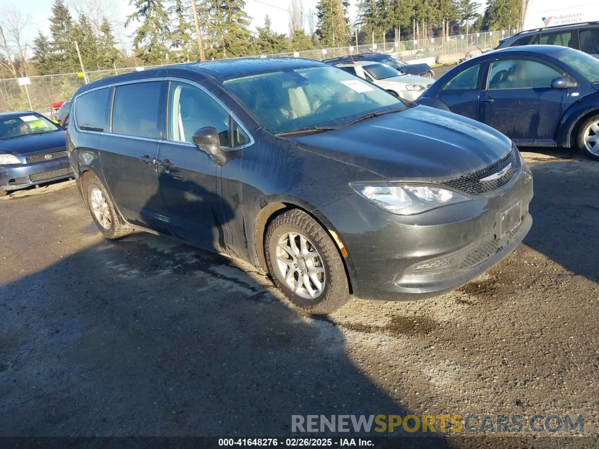 1 Photograph of a damaged car 2C4RC1CG8NR153008 CHRYSLER VOYAGER 2022