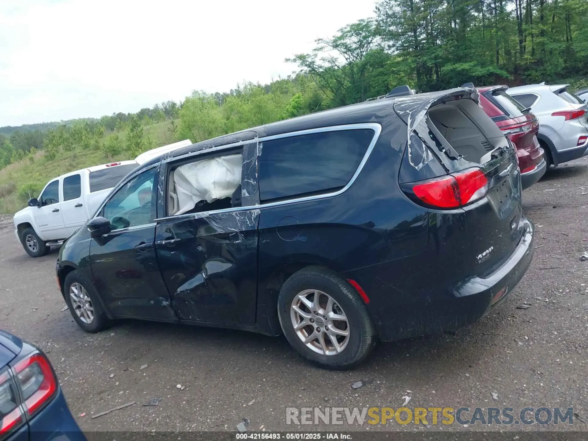 14 Photograph of a damaged car 2C4RC1CG9NR126478 CHRYSLER VOYAGER 2022