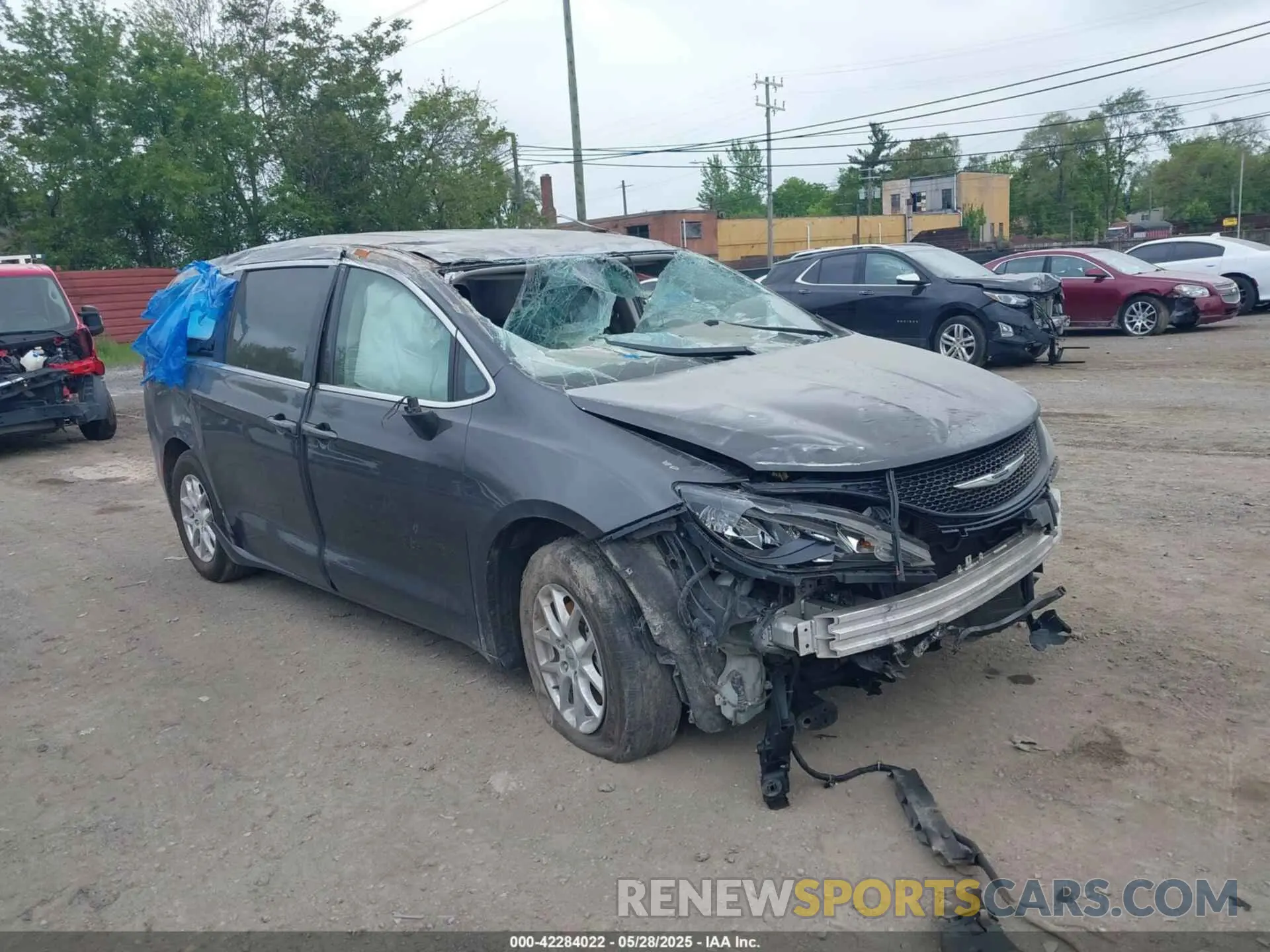 1 Photograph of a damaged car 2C4RC1CGXNR105266 CHRYSLER VOYAGER 2022